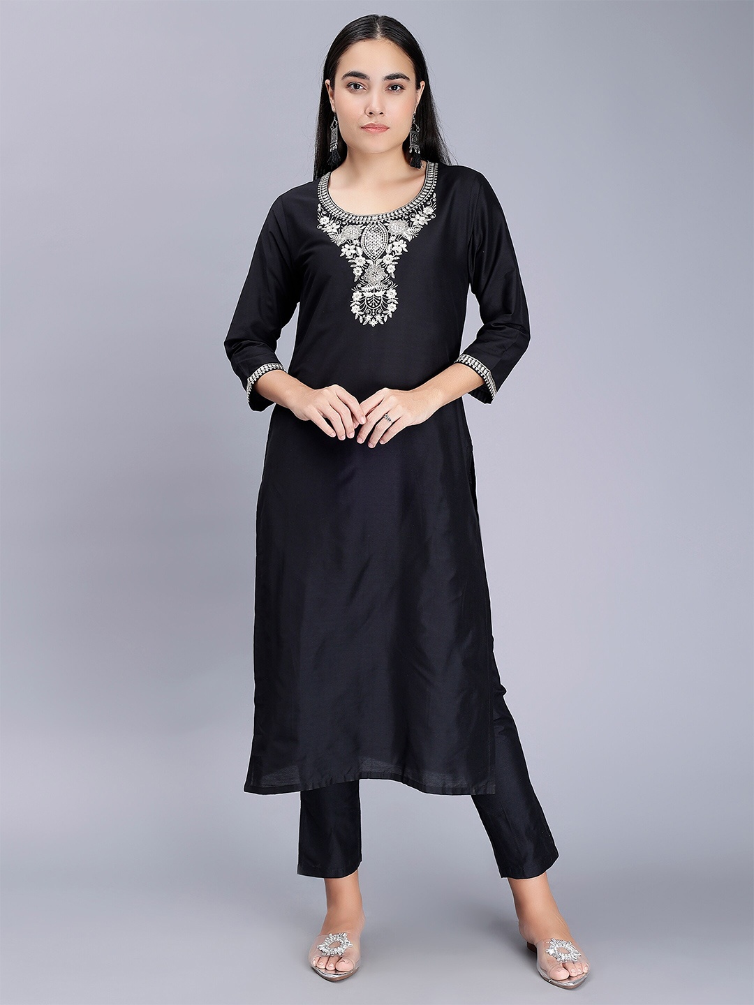 

soan Floral Yoke Design Thread Work Straight Kurta, Black