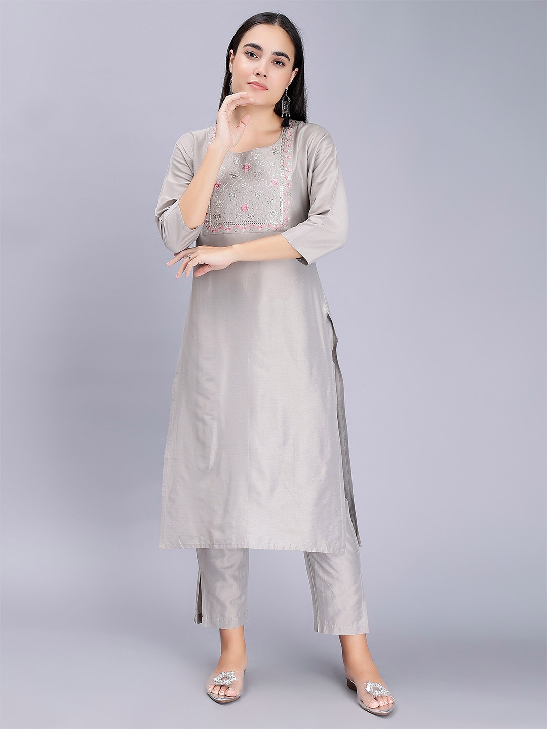 

soan Floral Yoke Design Thread Work Straight Kurta, Grey