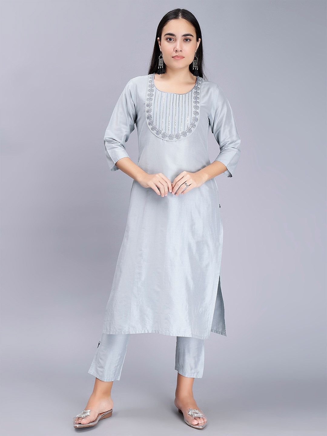 

soan Floral Embroidered Round Neck Sequined Straight Kurta, Grey