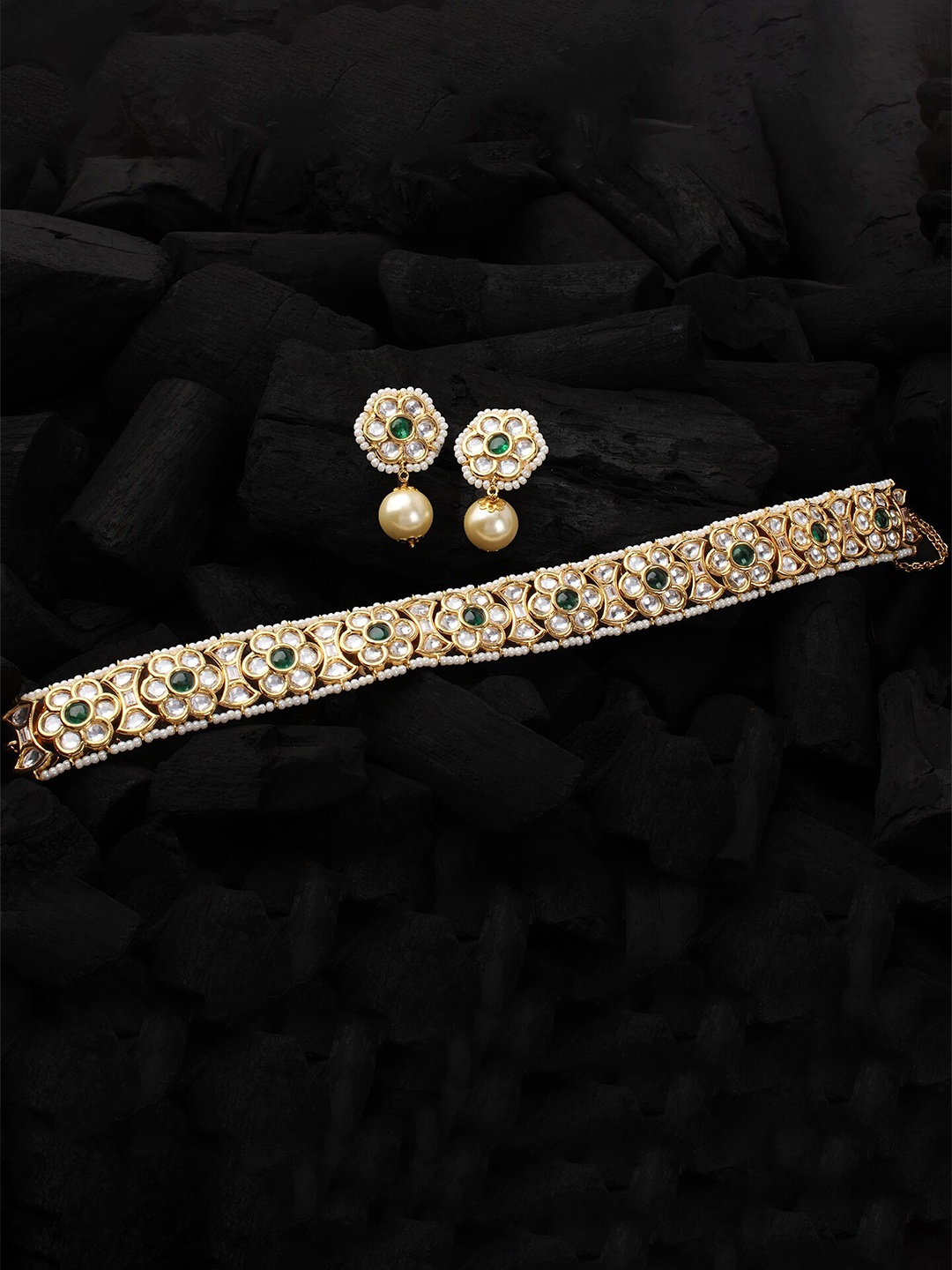 

Mirana Gold-Plated Flower Sleek Choker Jewellery Set