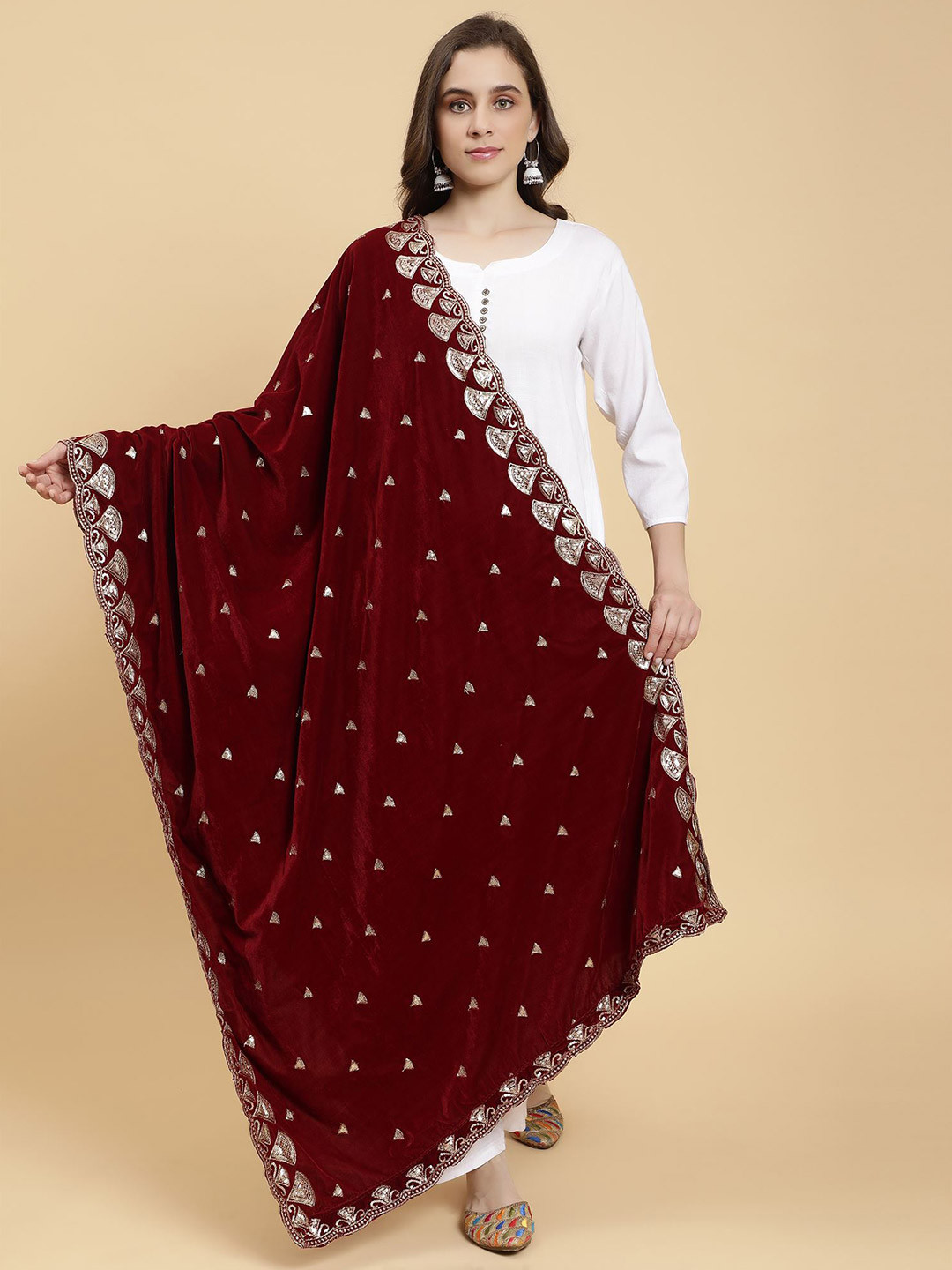

Moda Chales Embroidered Velvet Dupatta with Sequinned, Maroon
