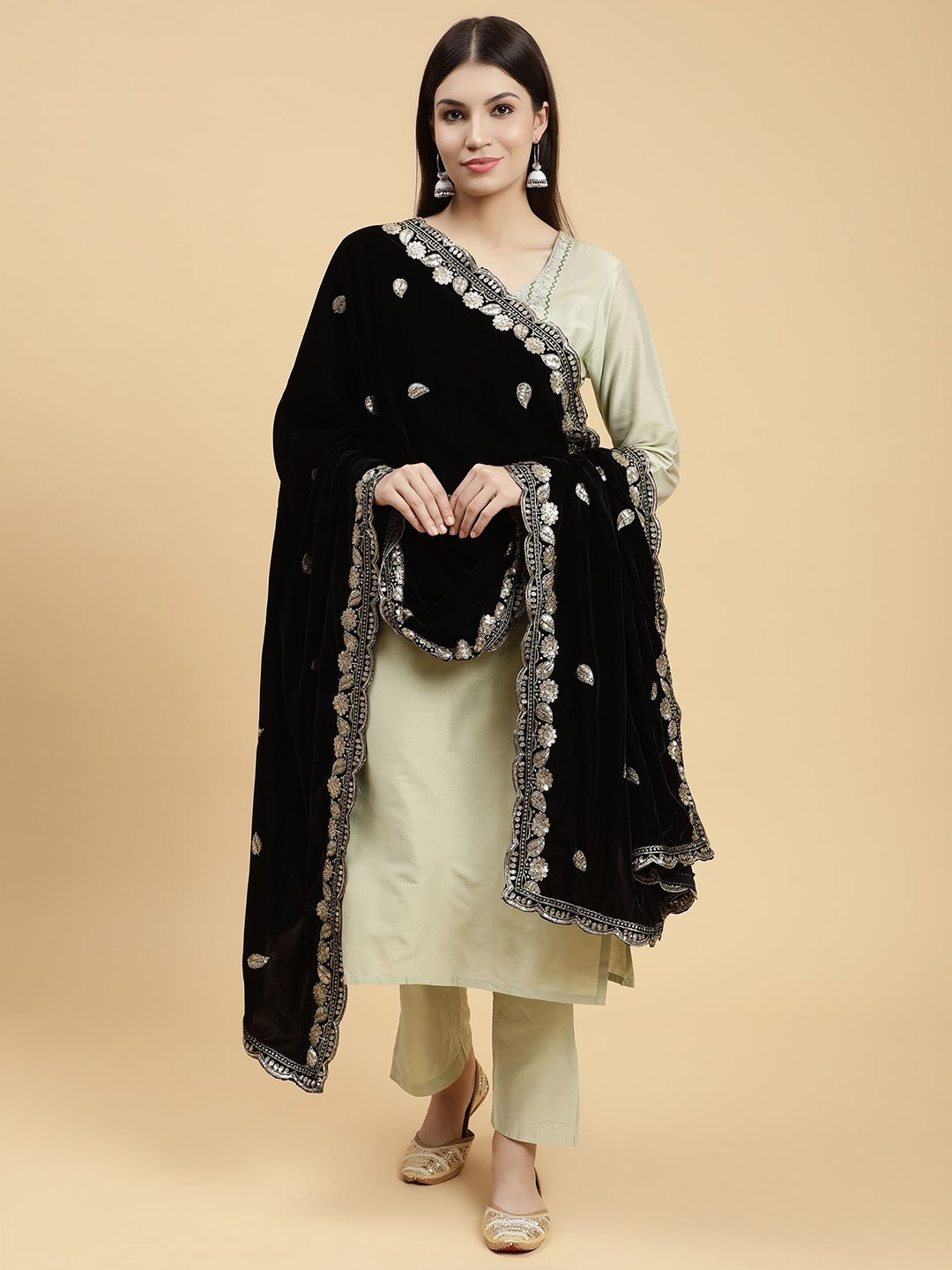 

Moda Chales Floral Embroidered Sequinned Velvet Dupatta, Black