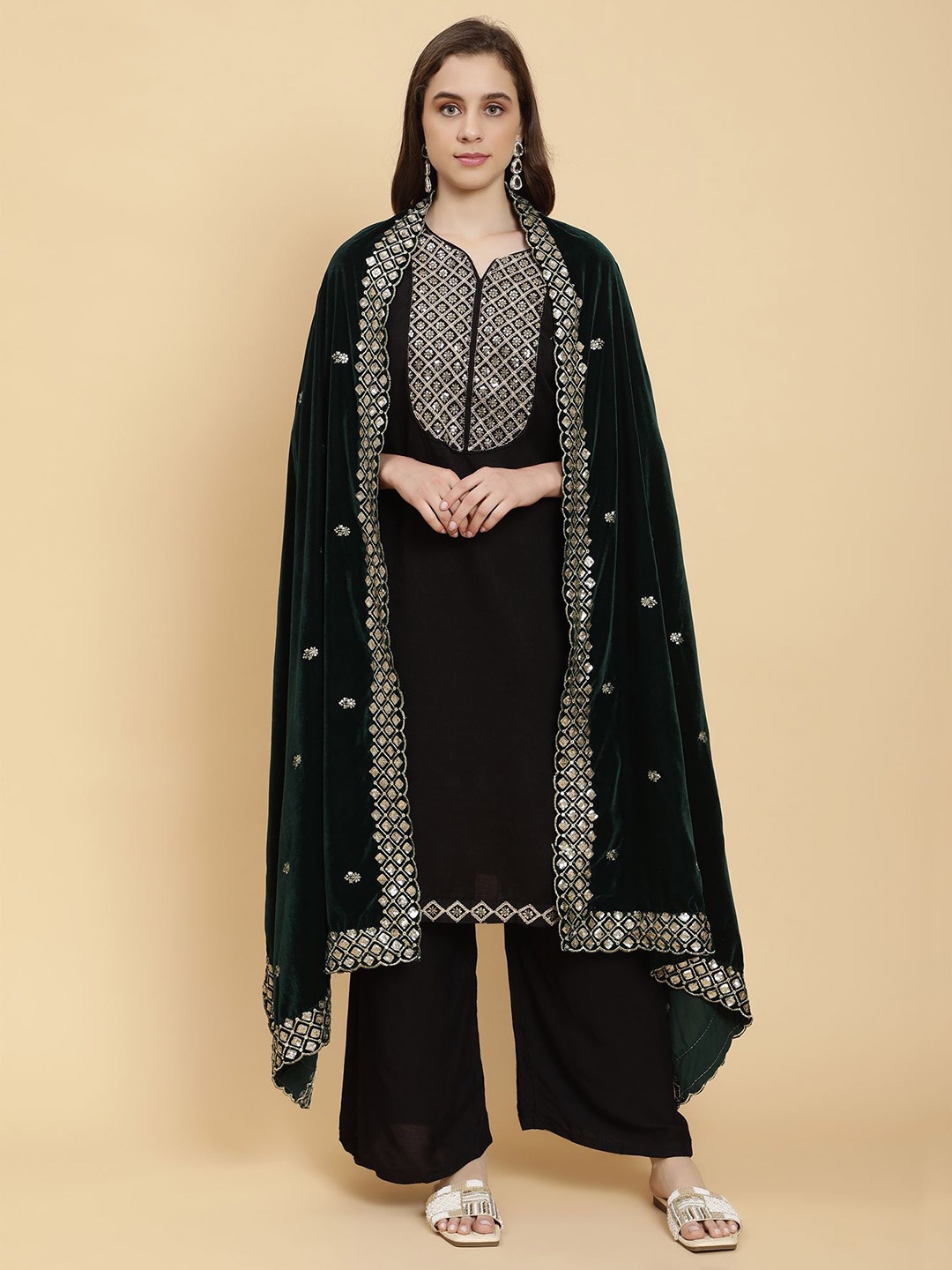 

Moda Chales Embroidered Sequined Velvet Dupatta, Green