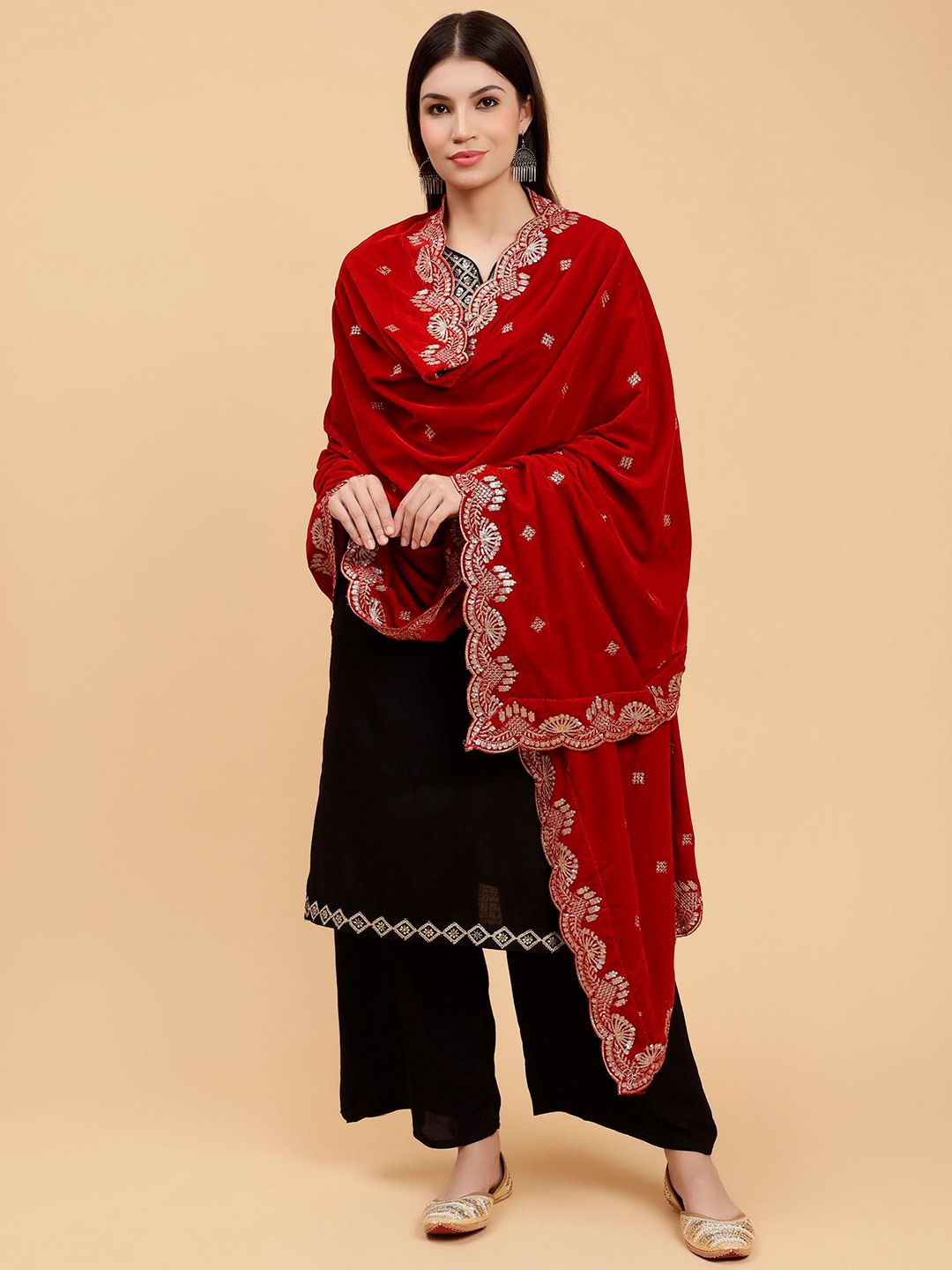 

Moda Chales Embroidered Sequinned Velvet Dupatta, Red