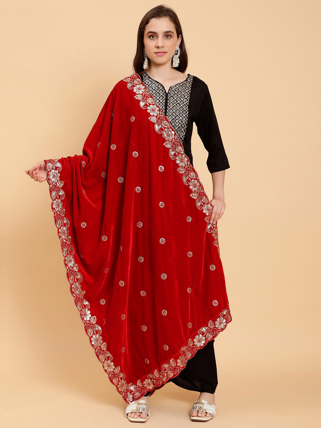 

Moda Chales Floral Embroidered Sequinned Velvet Dupatta, Red