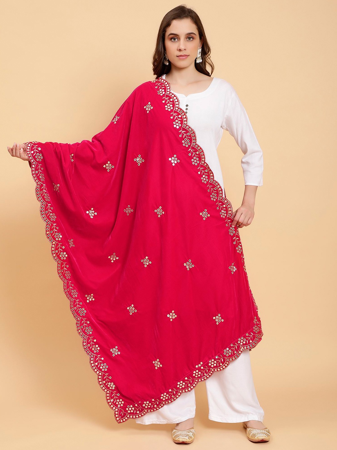 

Moda Chales Embroidered Sequinned Velvet Dupatta, Magenta