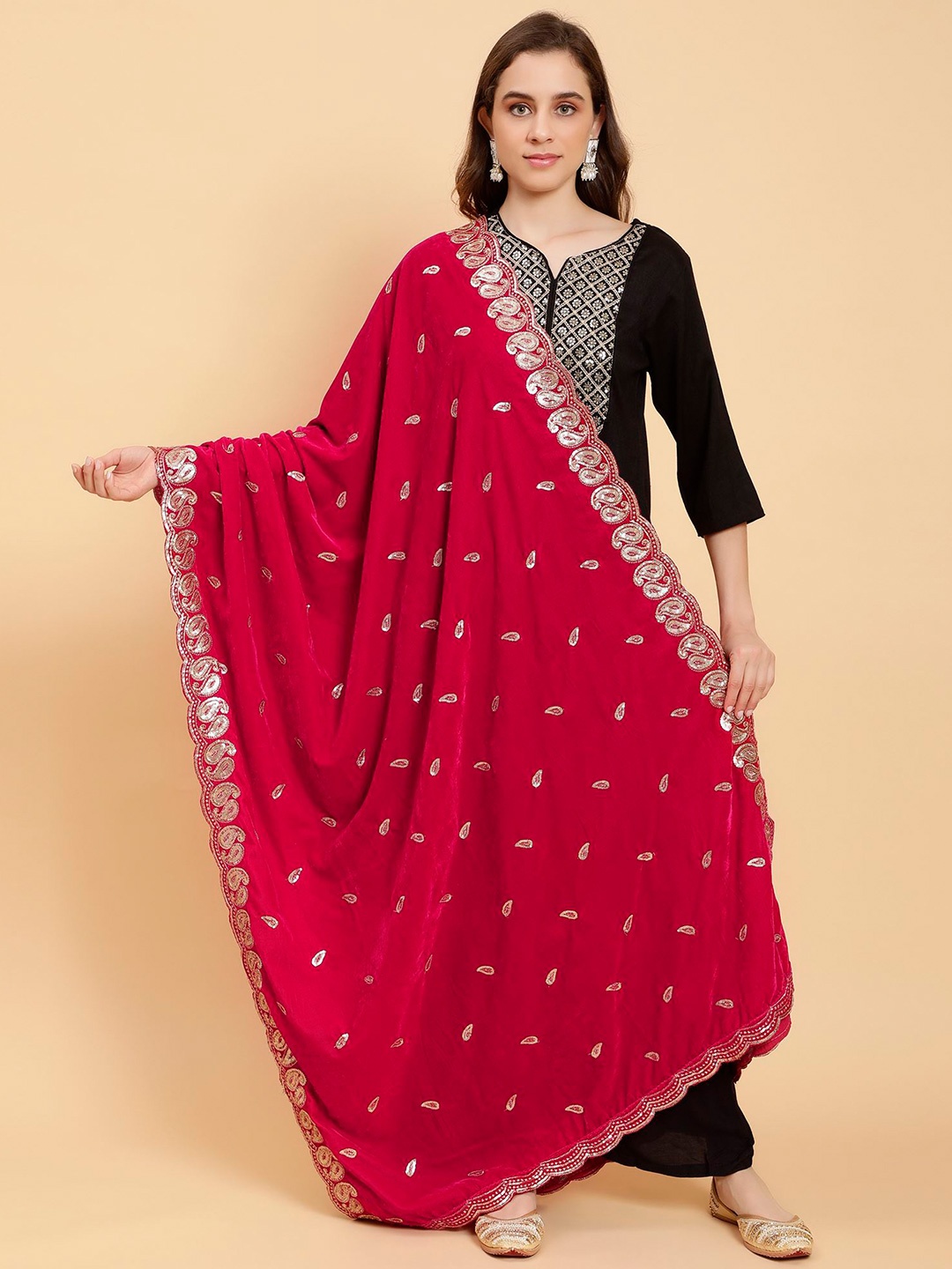 

Moda Chales Ethnic Motifs Embroidered Velvet Dupatta With Sequinned, Magenta
