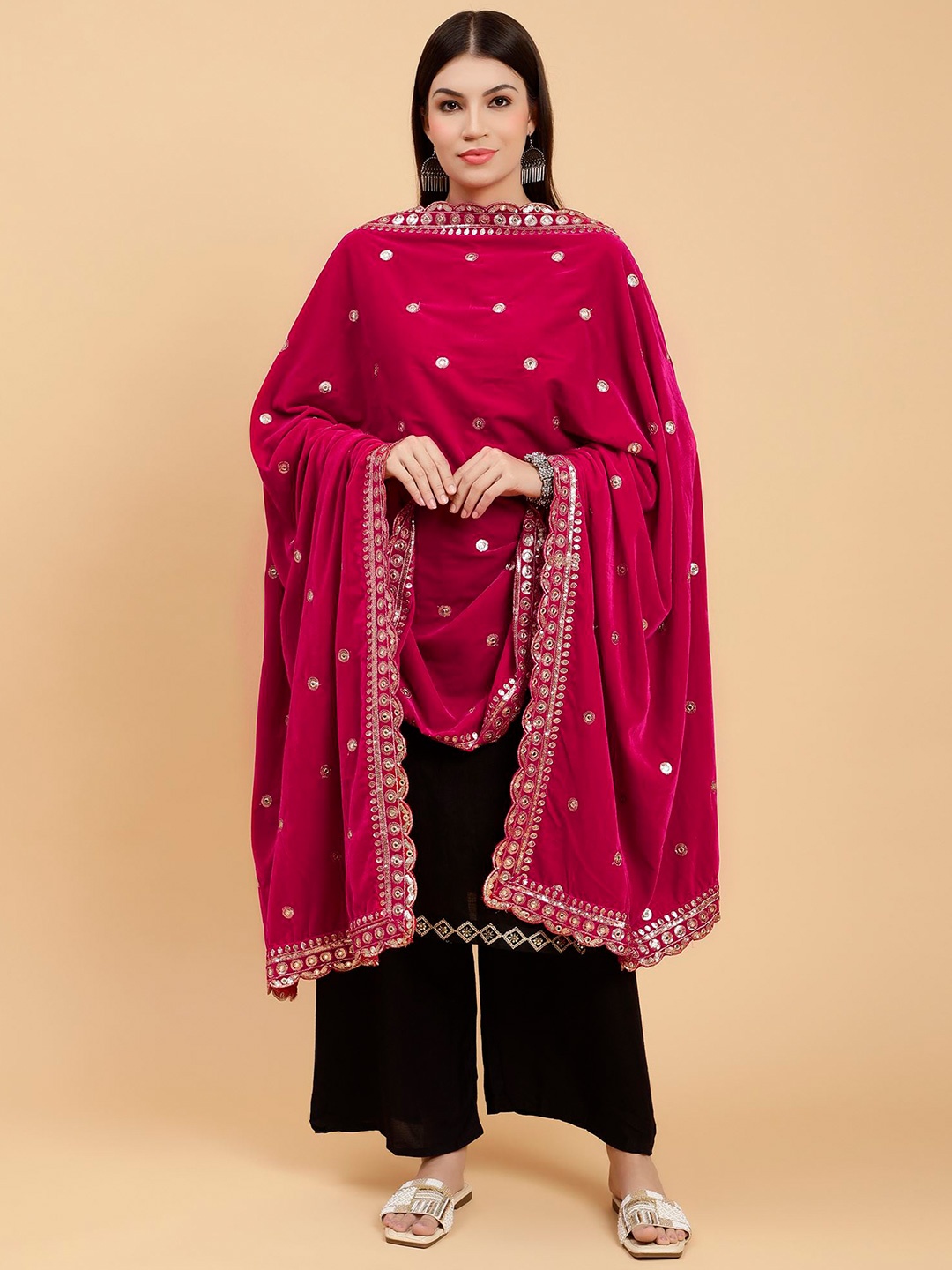 

Moda Chales Embroidered Sequinned Velvet Dupatta, Magenta