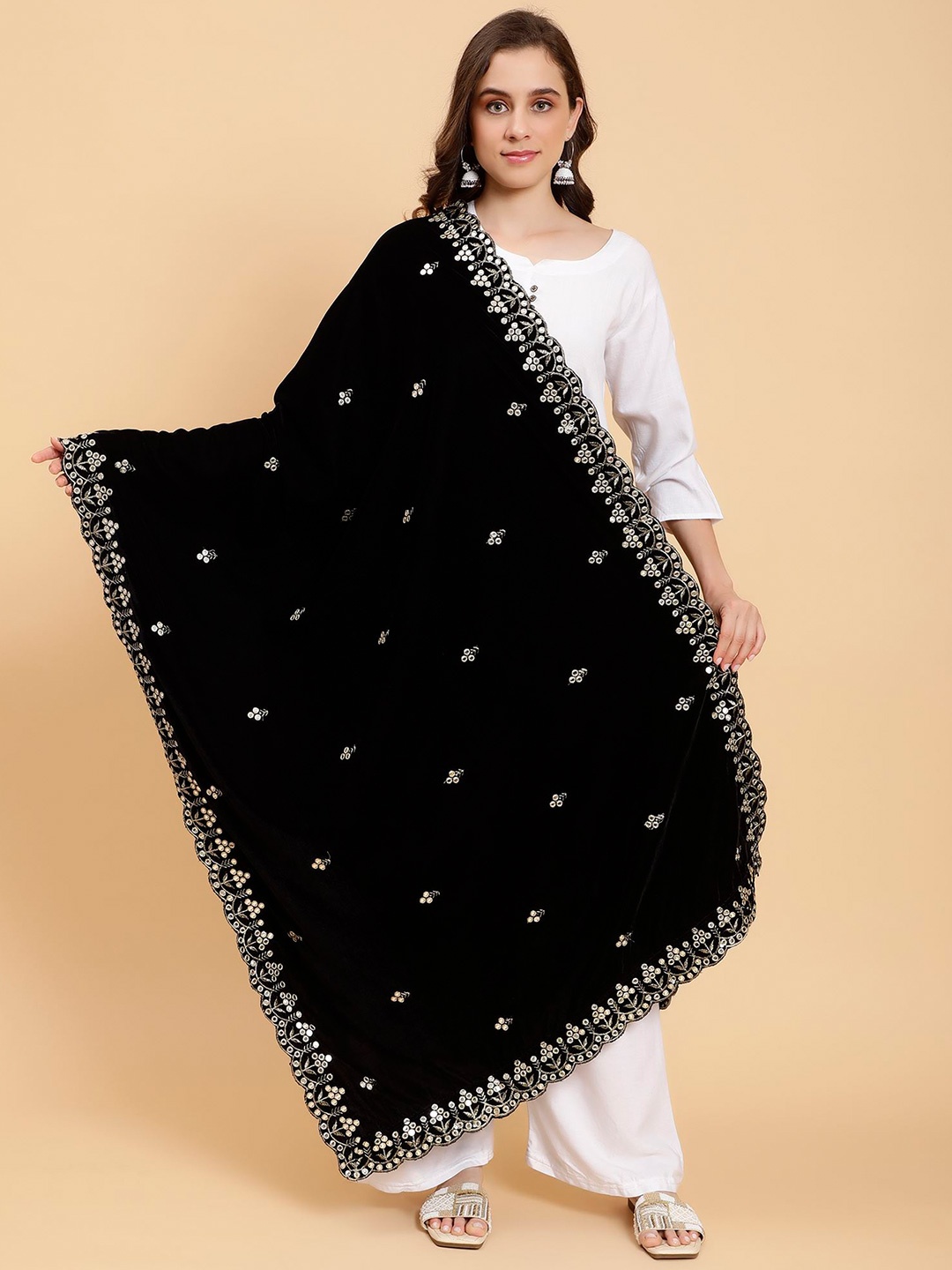 

Moda Chales Embroidered Velvet Dupatta with Sequinned, Black