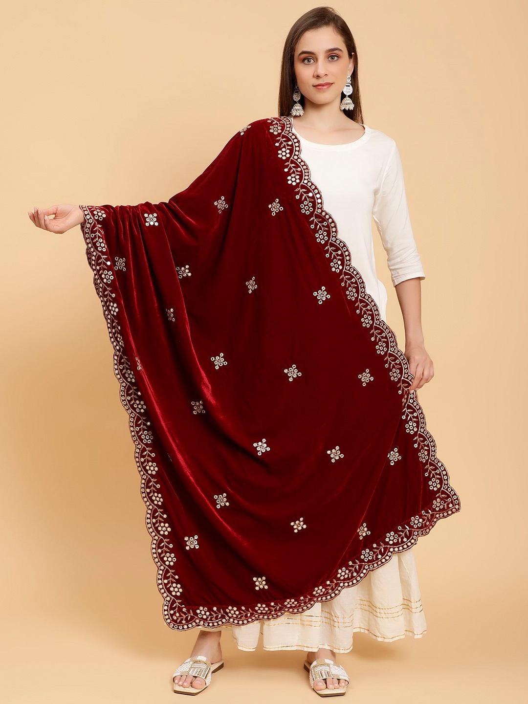 

Moda Chales Ethnic Motifs Embroidered Velvet Dupatta With Sequinned, Maroon