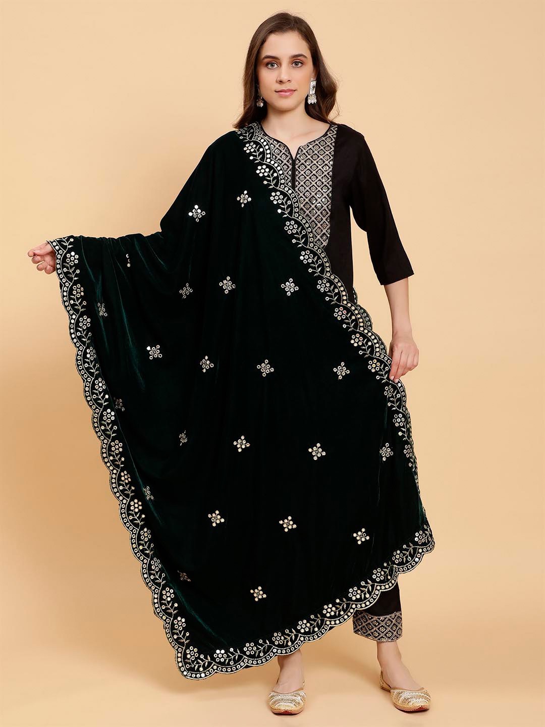 

Moda Chales Ethnic Motif Embroidered Velvet Dupatta with Sequinned, Green