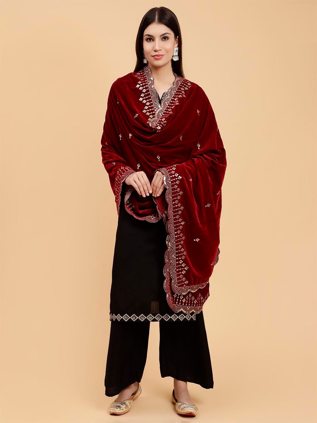 

Moda Chales Embroidered Sequinned Velvet Dupatta, Maroon