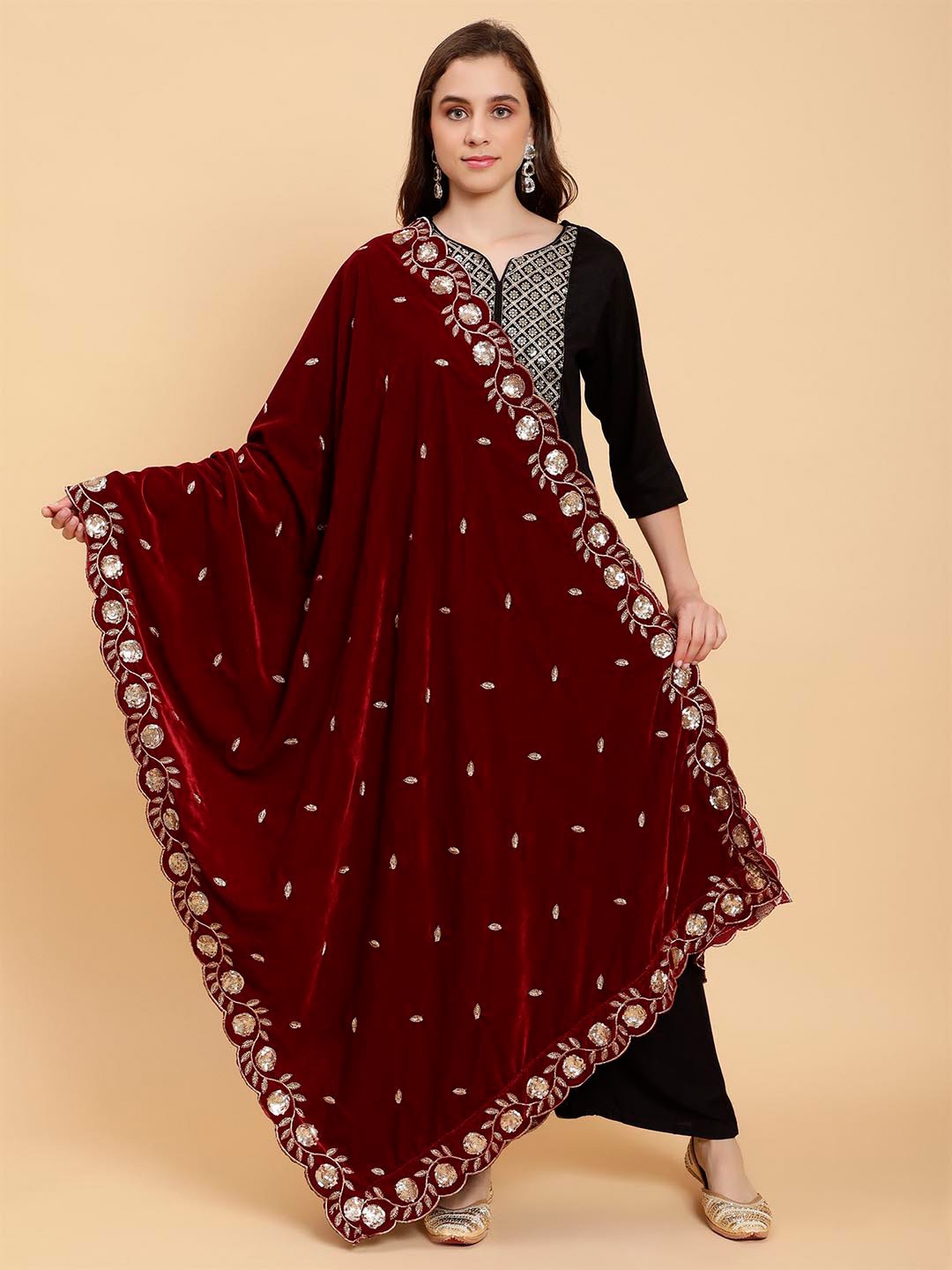 

Moda Chales Floral Embroidered Sequinned Velvet Dupatta, Maroon