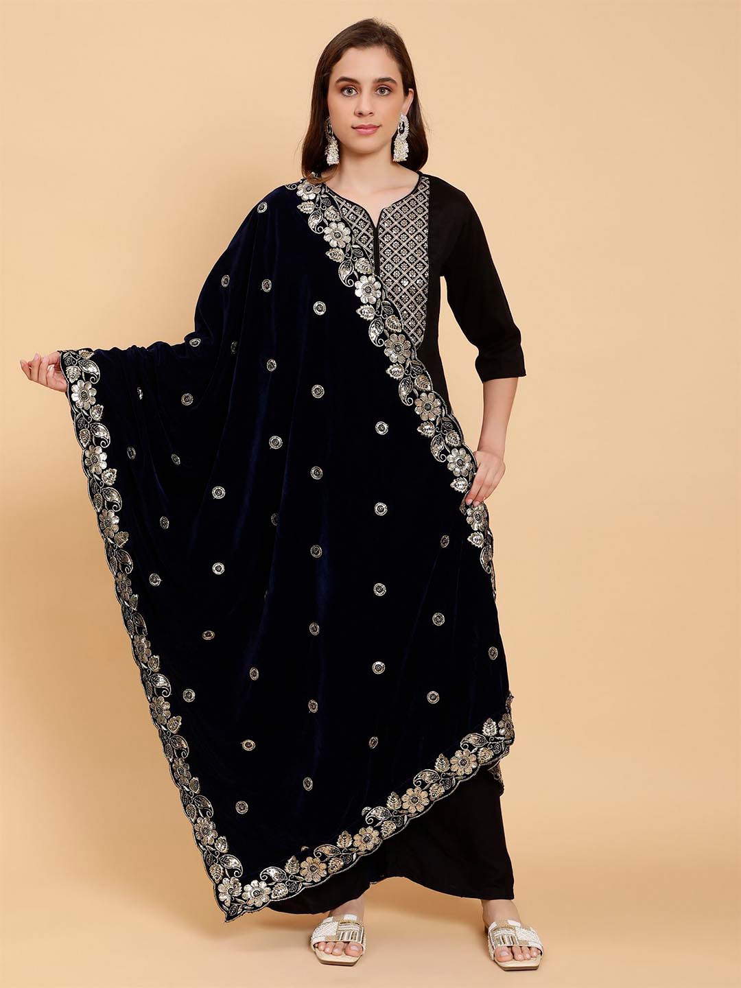 

Moda Chales Ethnic Motif Embroidered Velvet Dupatta with Sequinned, Navy blue