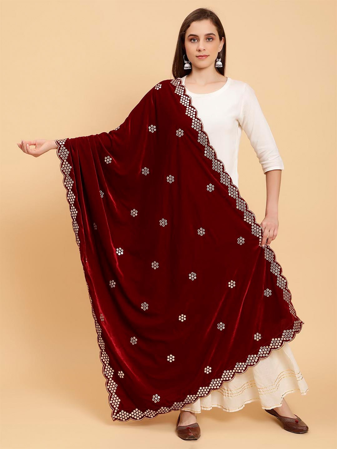

Moda Chales Embroidered Sequinned Velvet Dupatta, Maroon