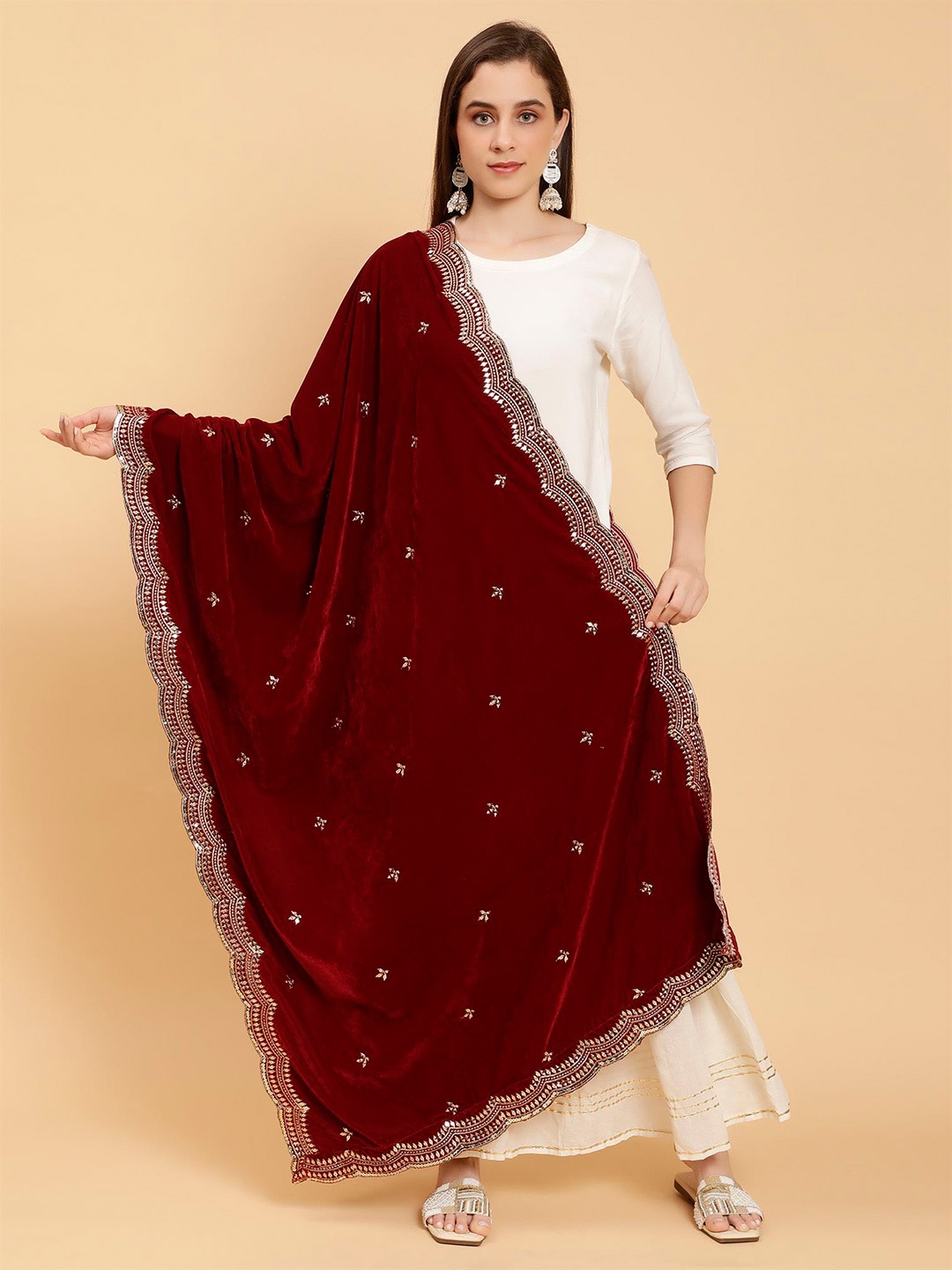 

Moda Chales Floral Embroidered Sequinned Velvet Dupatta, Maroon