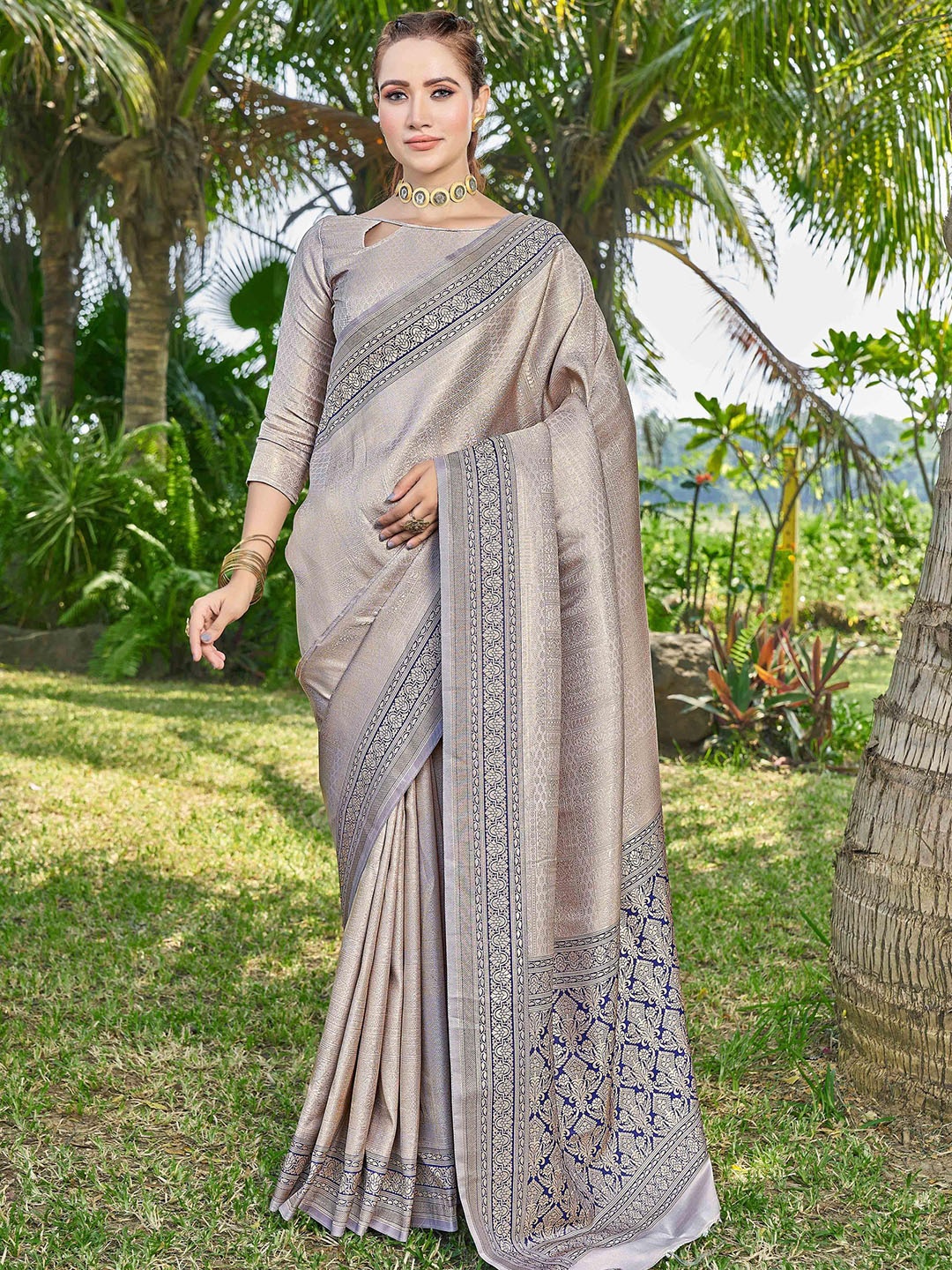 

Ariya Prints Ethnic Motifs Woven Design Zari Banarasi Saree, Beige