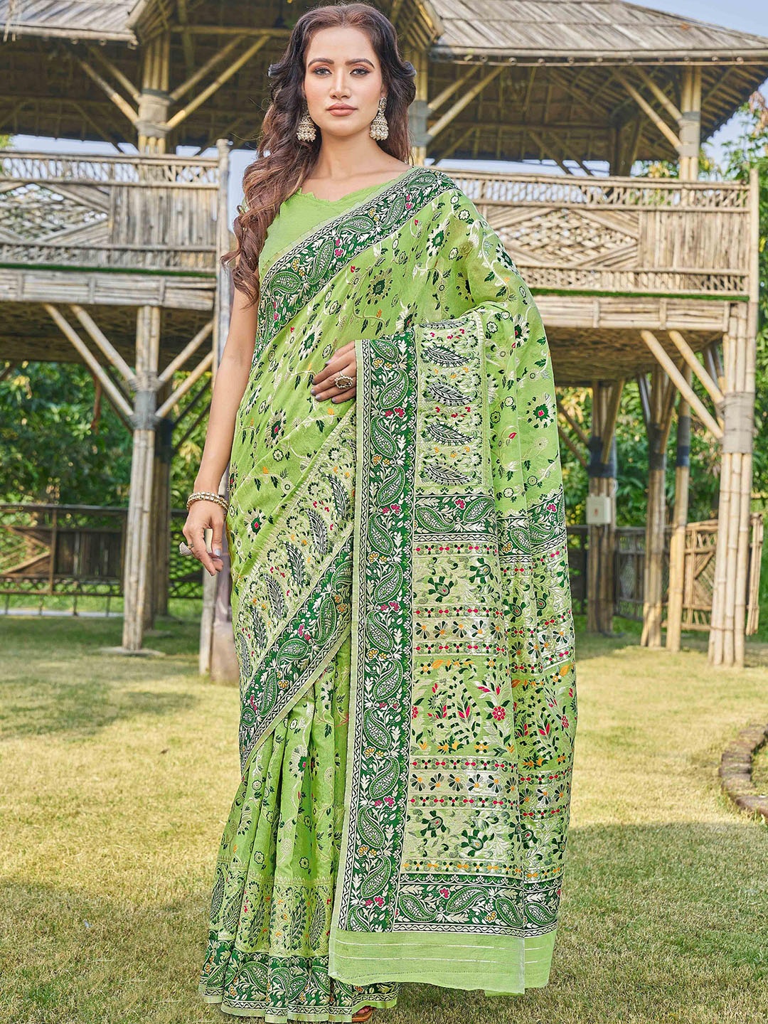 

Ariya Prints Floral Woven Design Zari Banarasi Saree, Green