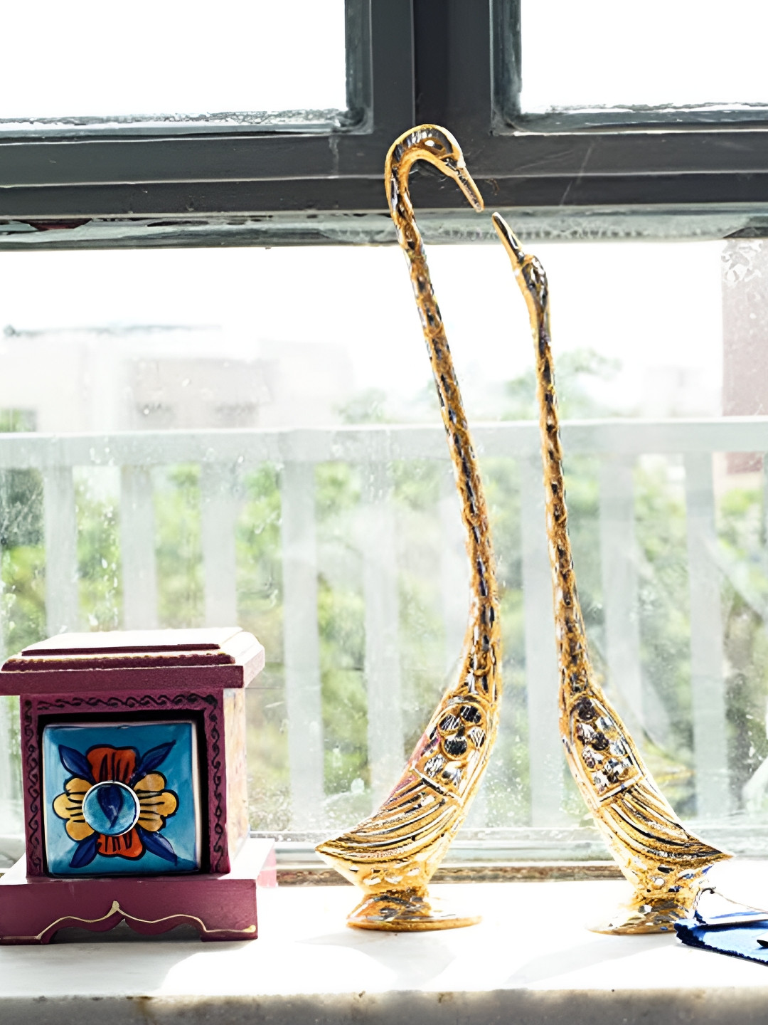 

Aawiclo Gold Toned 2Pieces Metal Statue Showpieces