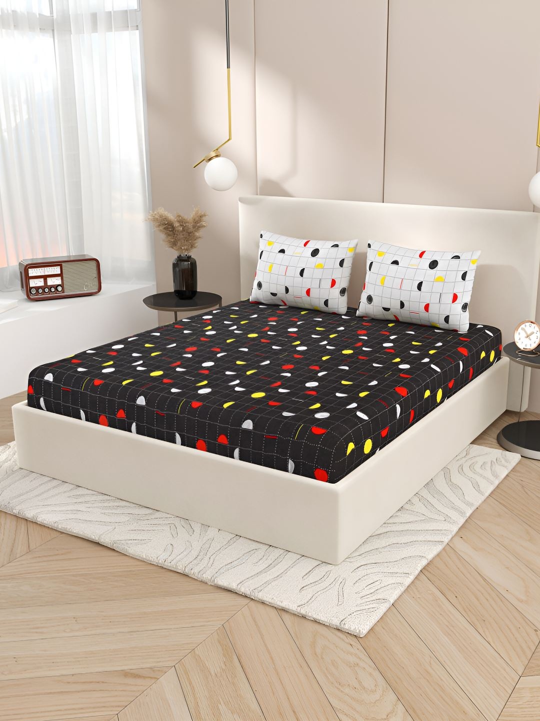 

Jinaya's Black & White Graphic Cotton 300 TC King Bedsheet with 2 Pillow Covers