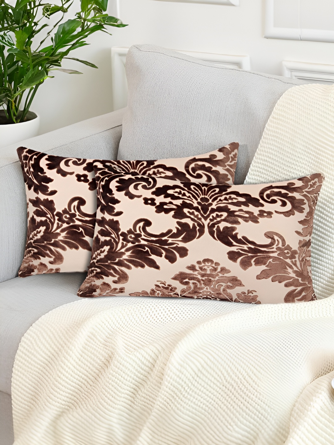 

Tesmare Beige & Brown 2 Pieces Ethnic Motifs Textured Velvet Rectangle Cushion Covers