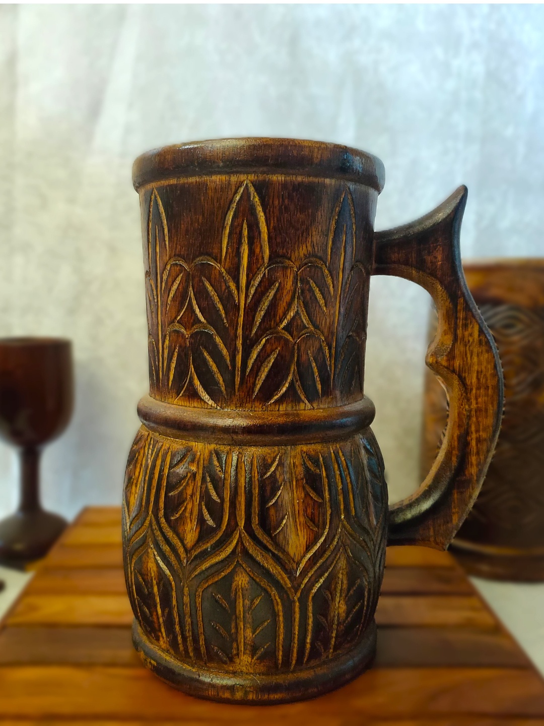 

Classical Youth Brown PU waterproof Wood Glossy Finish Coffee Mug 850 mL