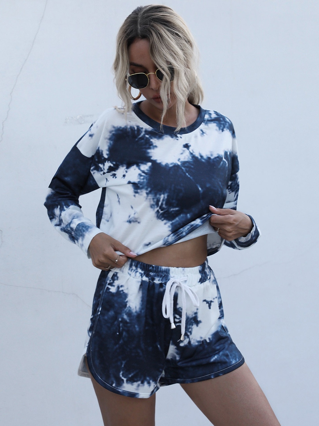 

StyleCast Navy Blue & White Abstract Printed T-shirt With Shorts