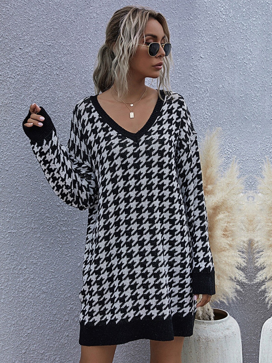 

StyleCast Black Houndstooth Designed Drop-Shoulder Sleeves Jumper Dress