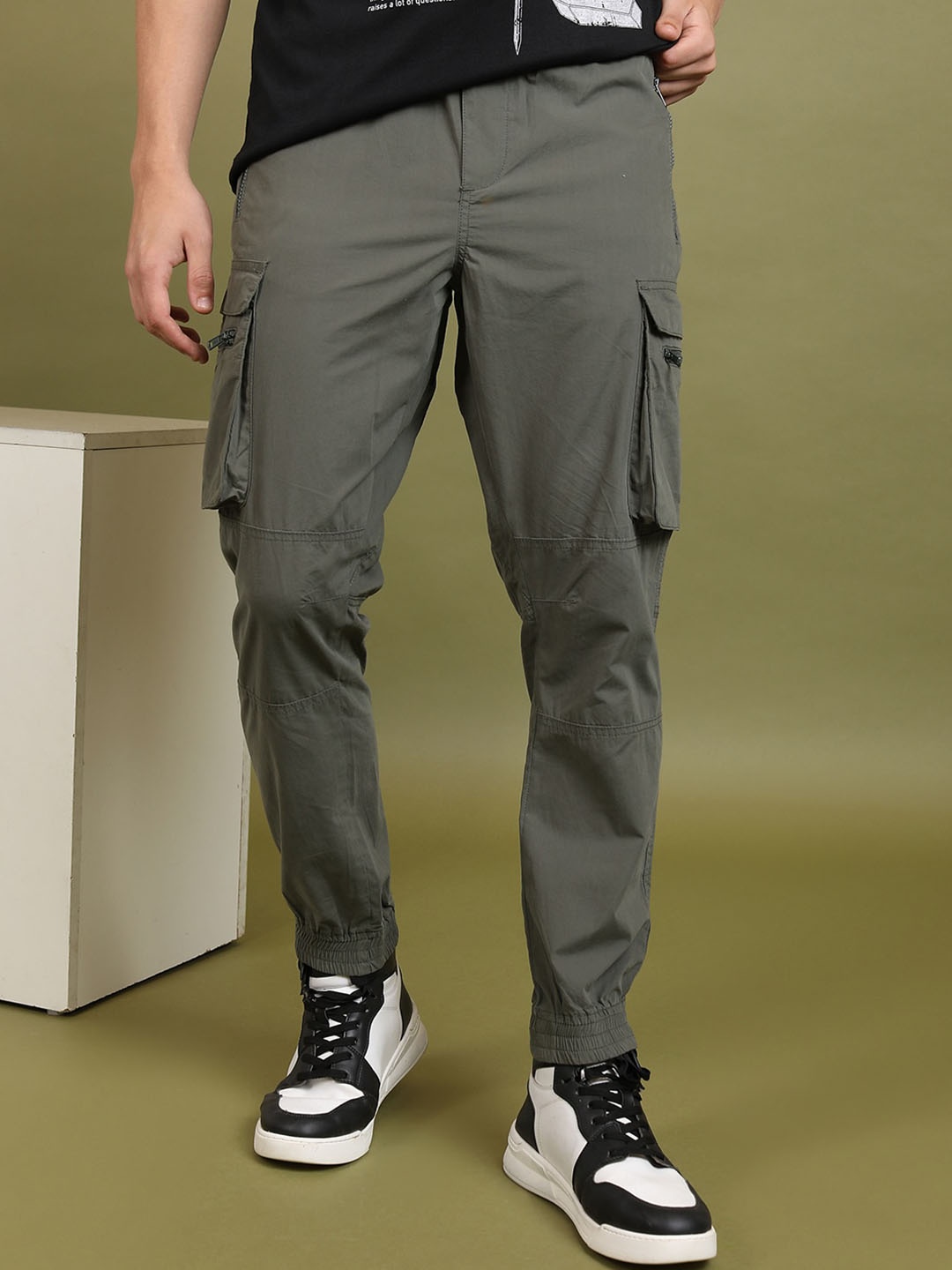 

HIGHLANDER Men Mid Rise Plain Pure Cotton Cargo Joggers, Olive