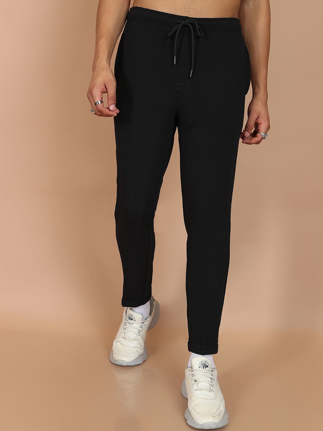 

HIGHLANDER Men Striped Mid-Rise Trousers, Black