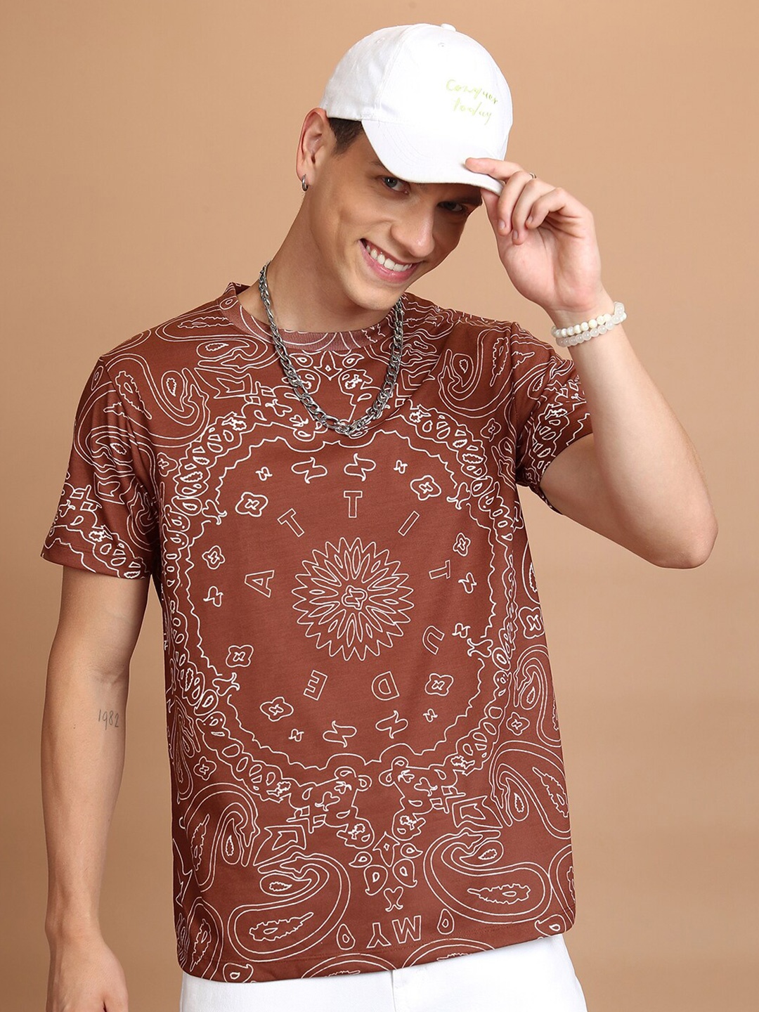 

HIGHLANDER Geometric Printed Slim Fit T-shirt, Brown