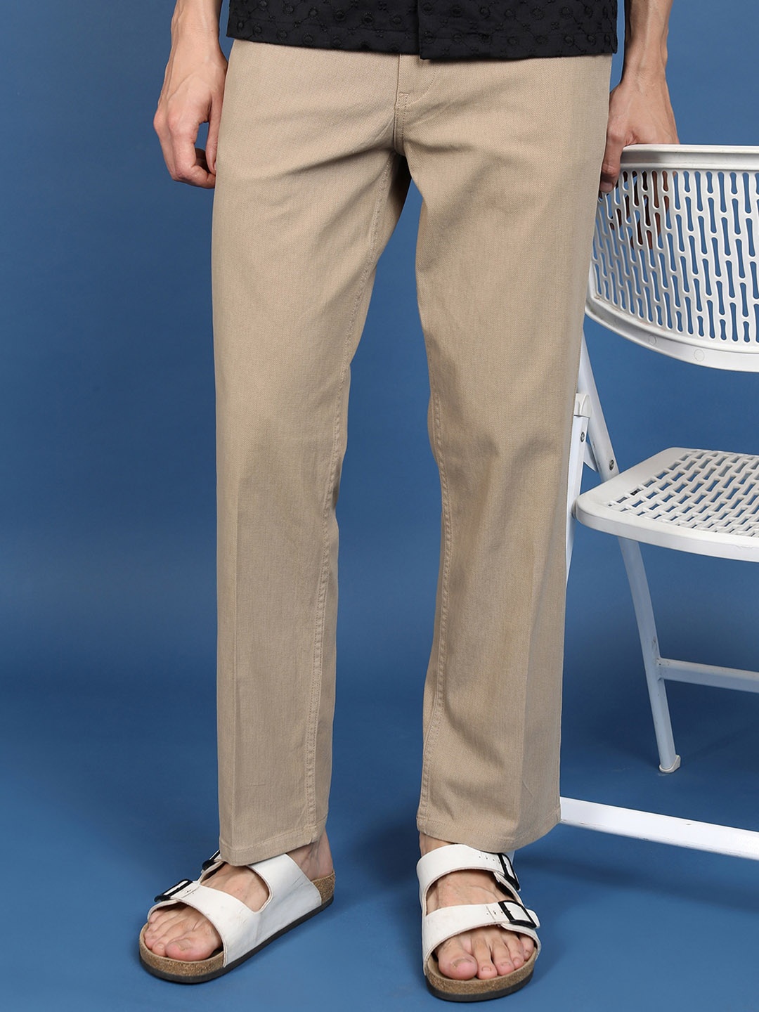 

HIGHLANDER Men Mid Rise Plain Chinos, Beige