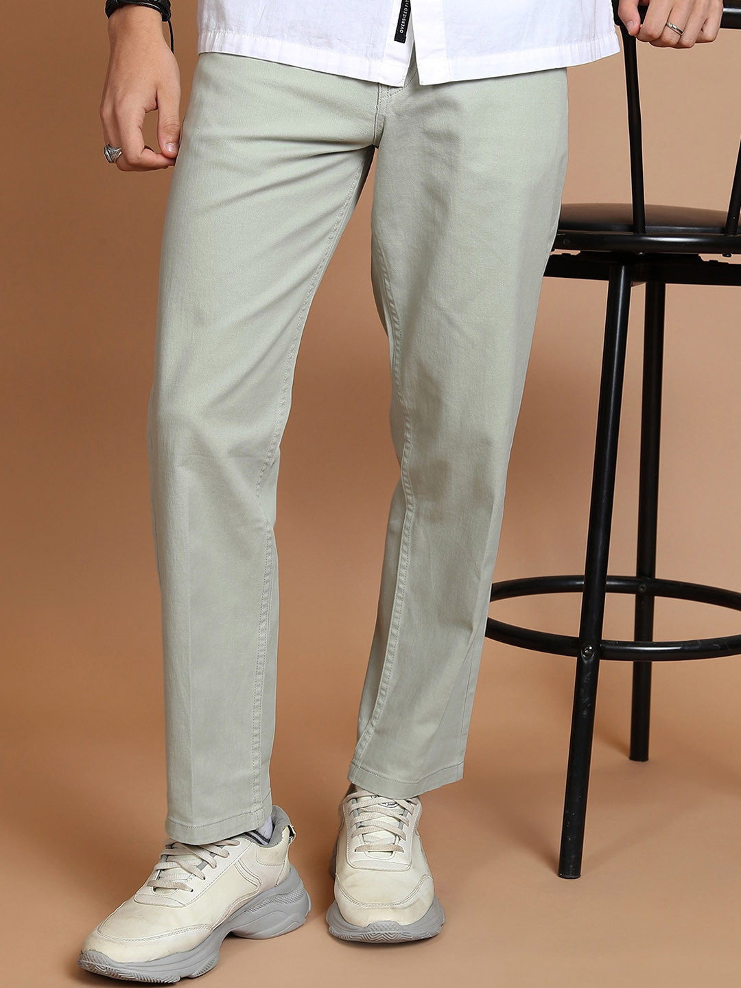 

HIGHLANDER Men Mid Rise Plain Chinos, Sea green