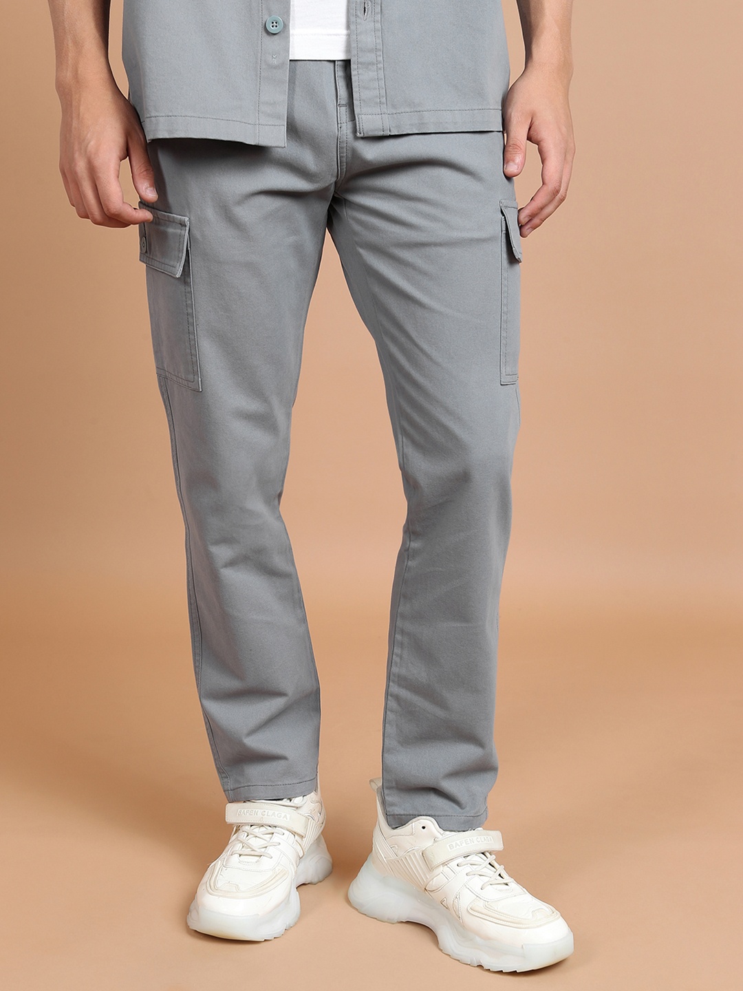 

HIGHLANDER Men Tapered Fit Mid-Rise Pure Cotton Cargo Trousers, Grey
