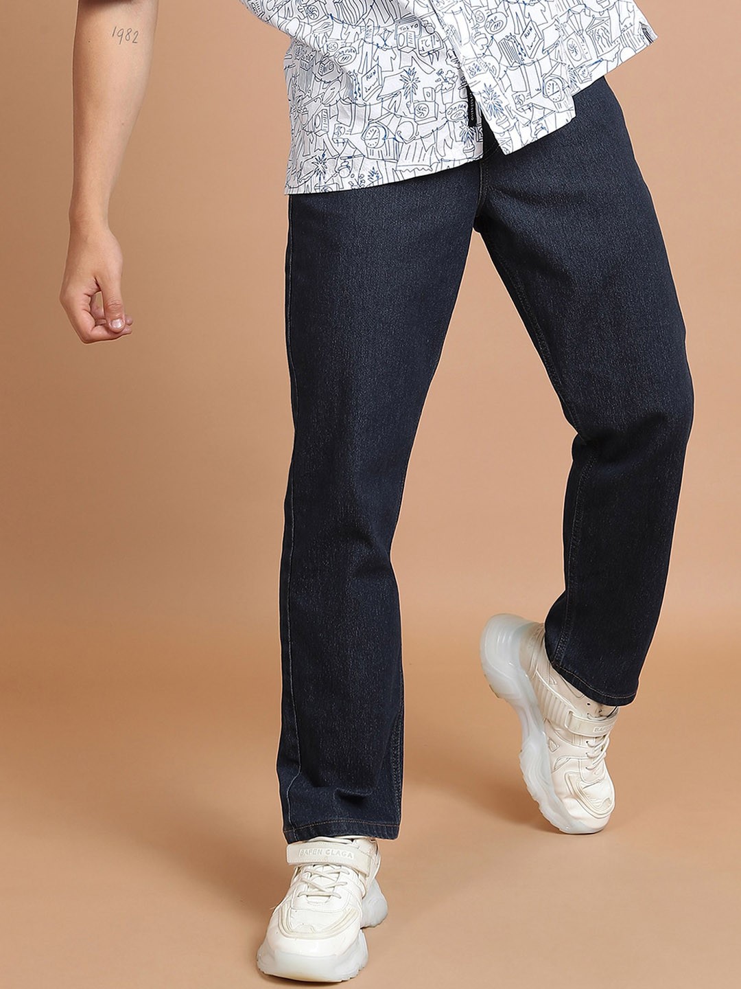 

HIGHLANDER Men Clean Look Mid Rise Straight Fit Stretchable Cotton Jeans, Blue
