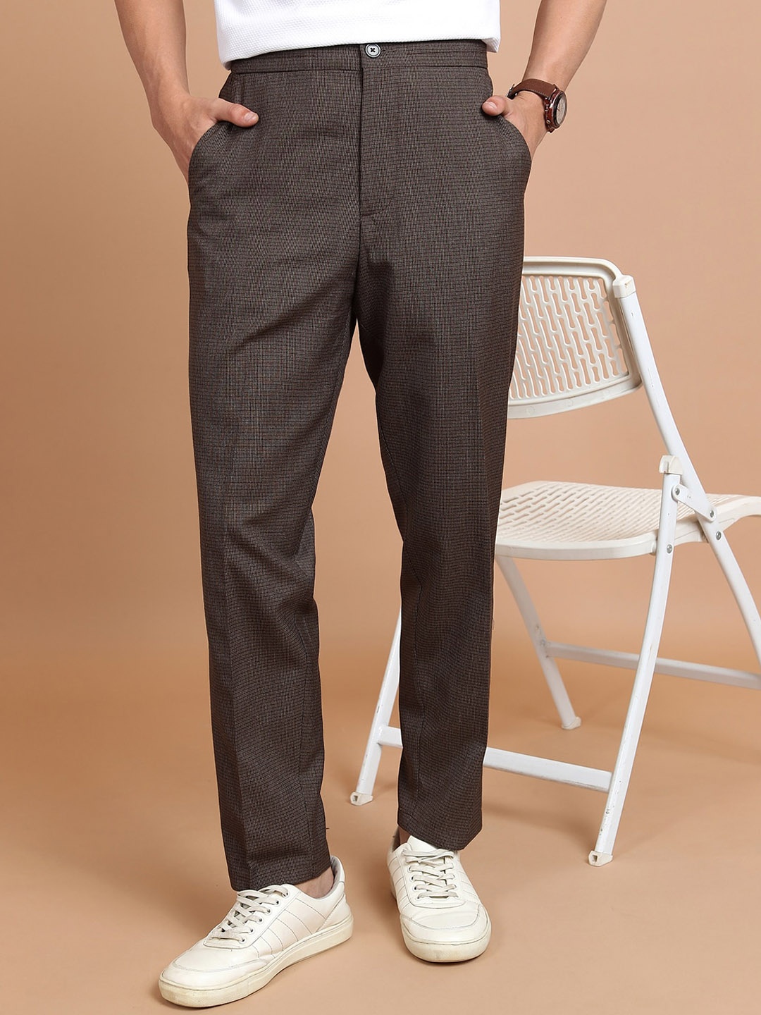 

HIGHLANDER Men Checked Mid-Rise Trousers, Brown