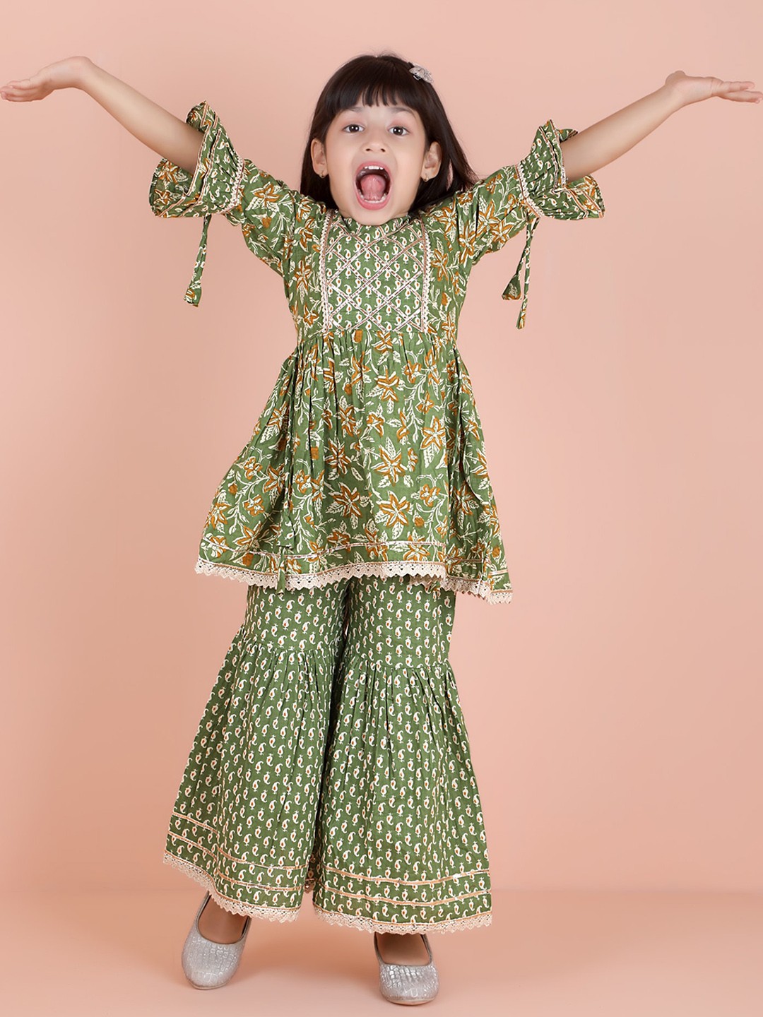 

KIDS FARM Girls Floral Printed Empire Gotta Patti Pure Cotton Kurti with Sharara, Green