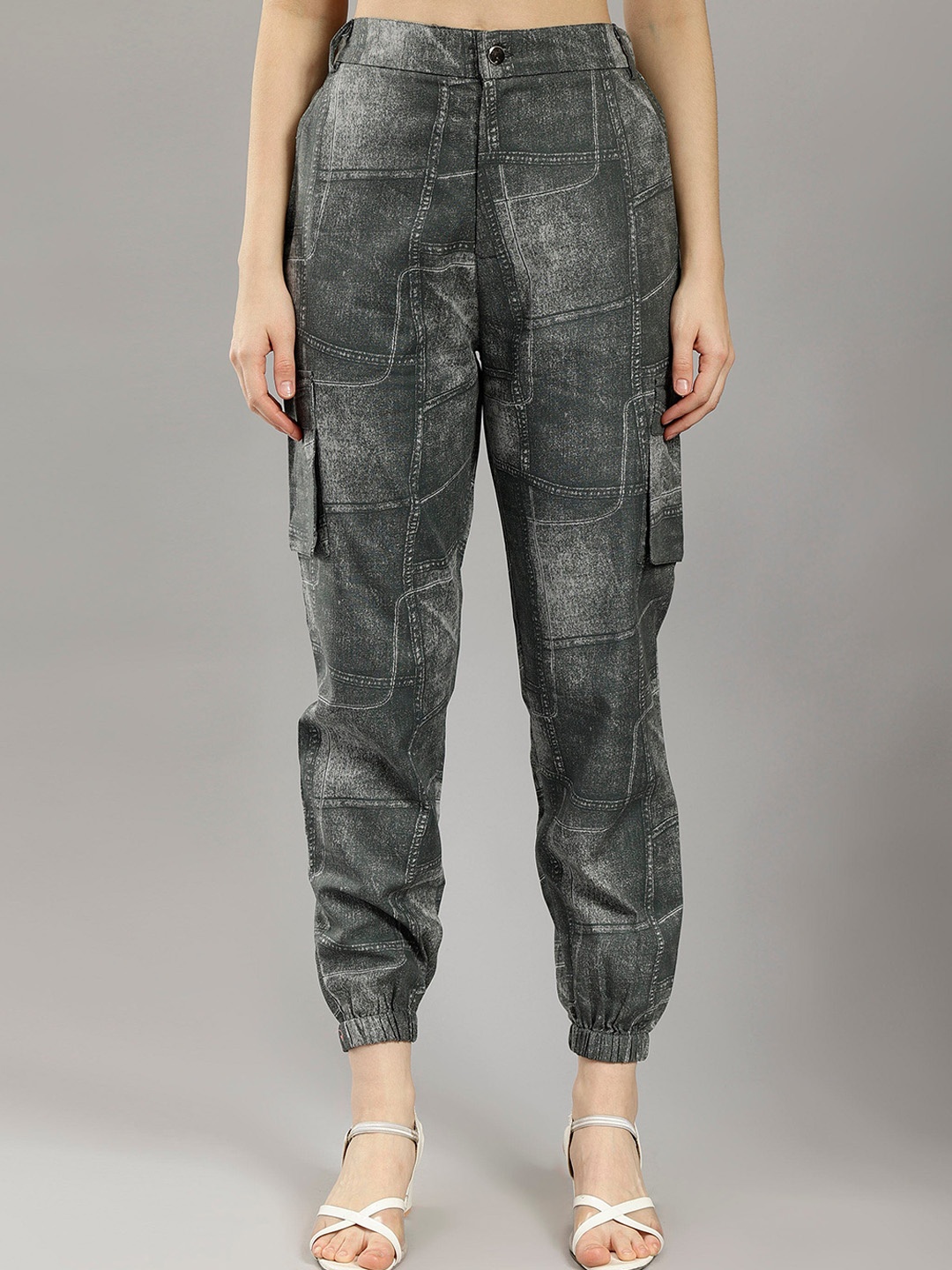 

ENTELLUS Women Checked Cotton Smart Tapered Fit High-Rise Cargos, Grey