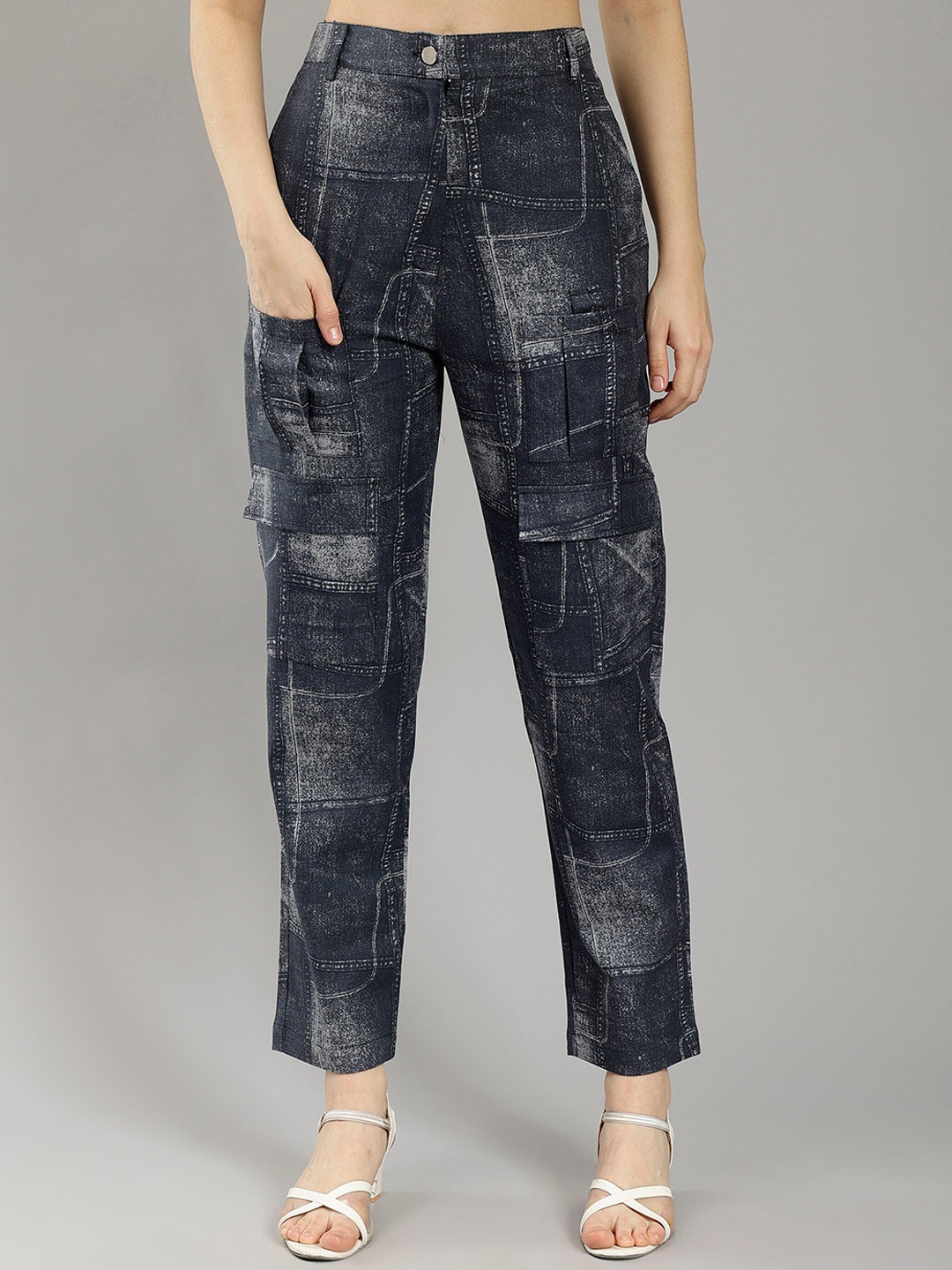 

ENTELLUS Women Checked Cotton Smart Tapered Fit High-Rise Cargos, Blue