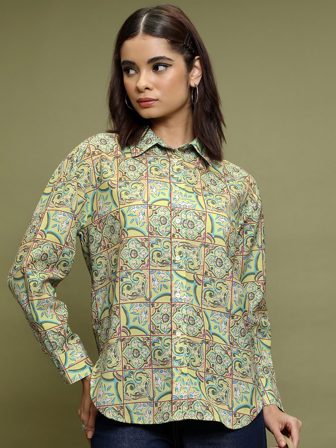 

Vishudh Ethnic Motifs Printed Spread Collar Casual Shirt, Green