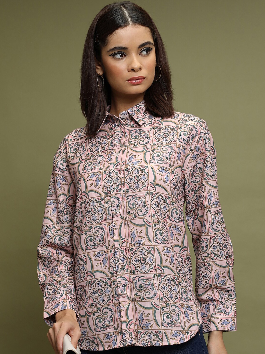 

Vishudh Pink Ethnic Motifs Printed Casual Shirt