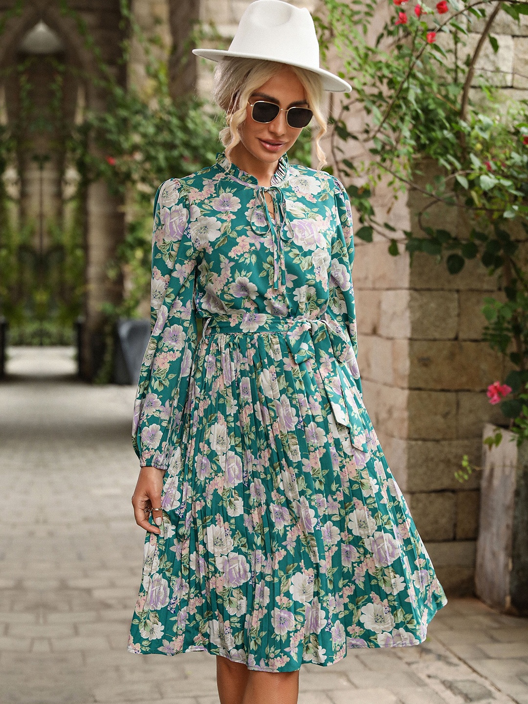 

StyleCast Green Floral Printed Pleated Fit & Flare Dress