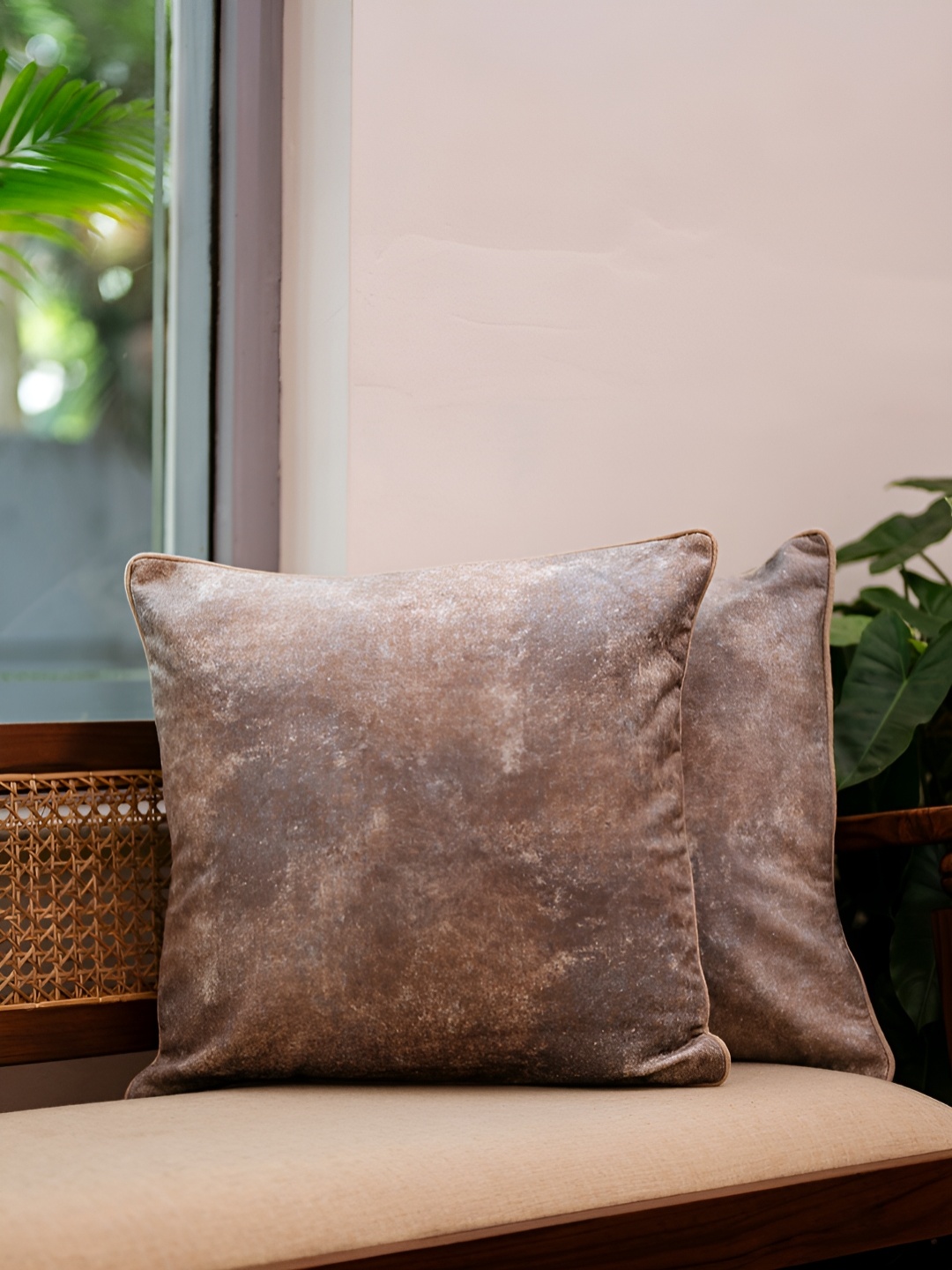 

Eris Home Specs Grey & Beige Velvet Square Cushion Cover