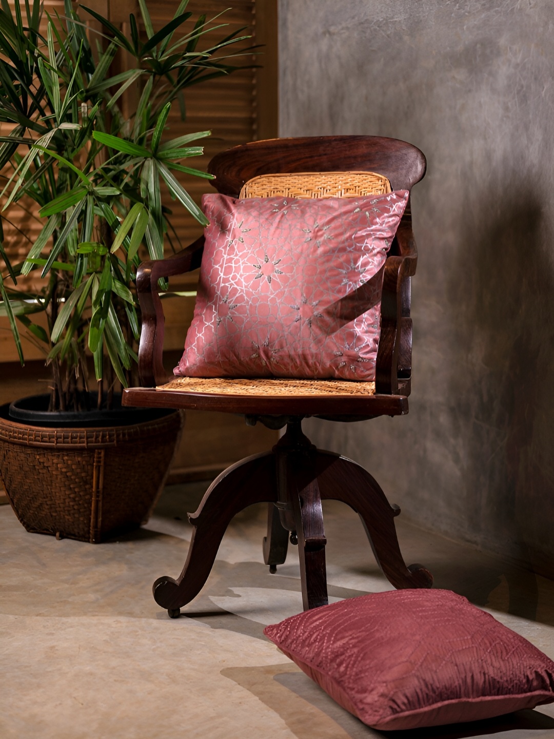 

Eris Home Mughal Pink Geometric Velvet Square Cushion Covers