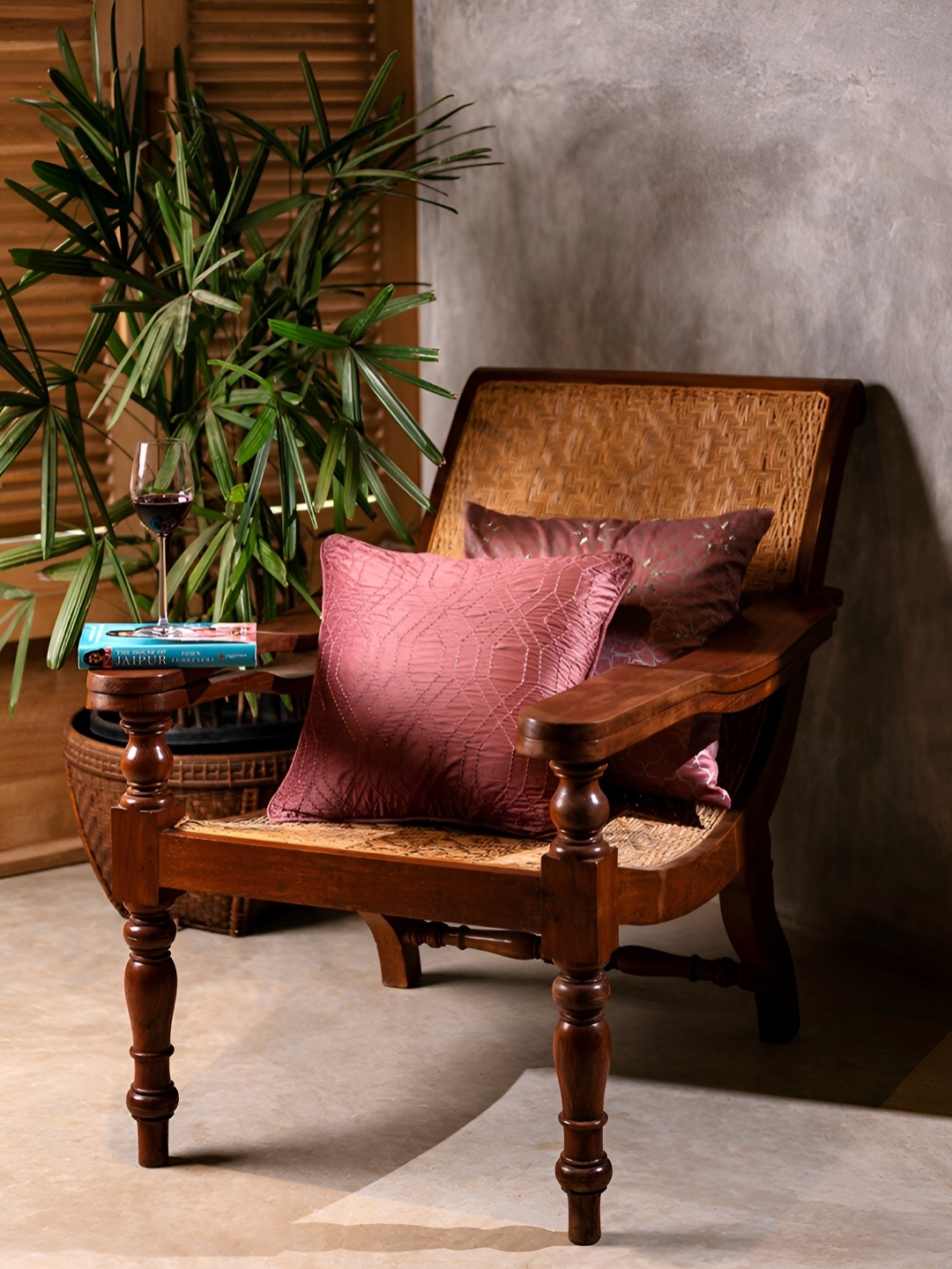 

Eris Home Mughal Pink Geometric Velvet Square Cushion Cover
