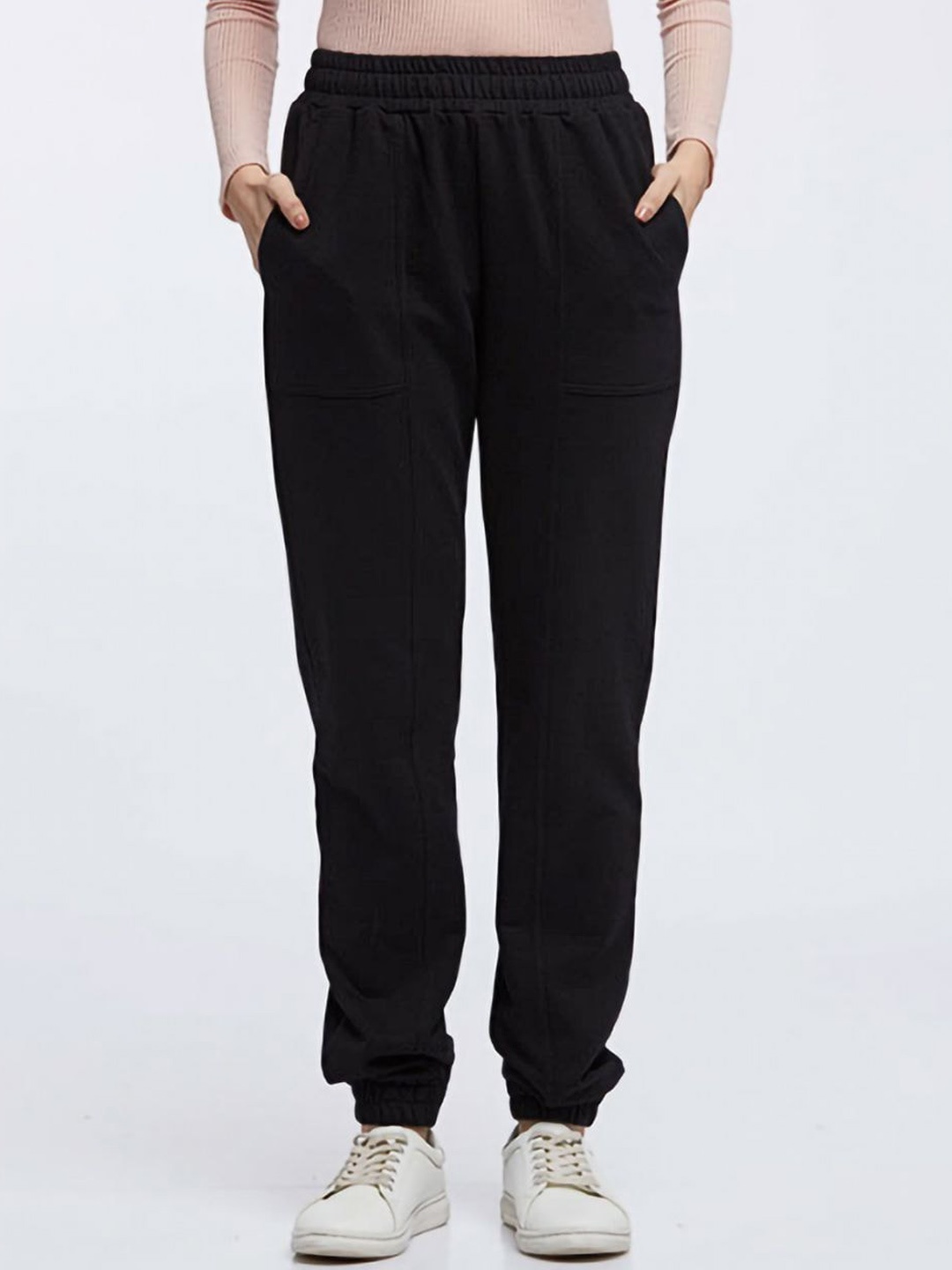 

Kosha Women Mid-Rise Pure Cotton Knitted Joggers, Black
