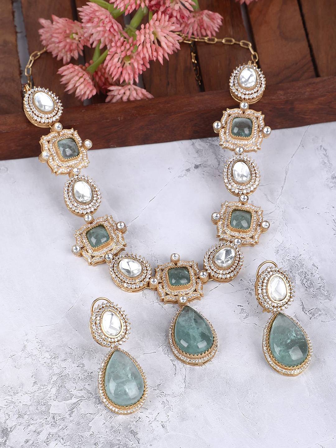 

AURAA TRENDS 22 KT Gold-Plated Kundan-Studded Jewellery Set