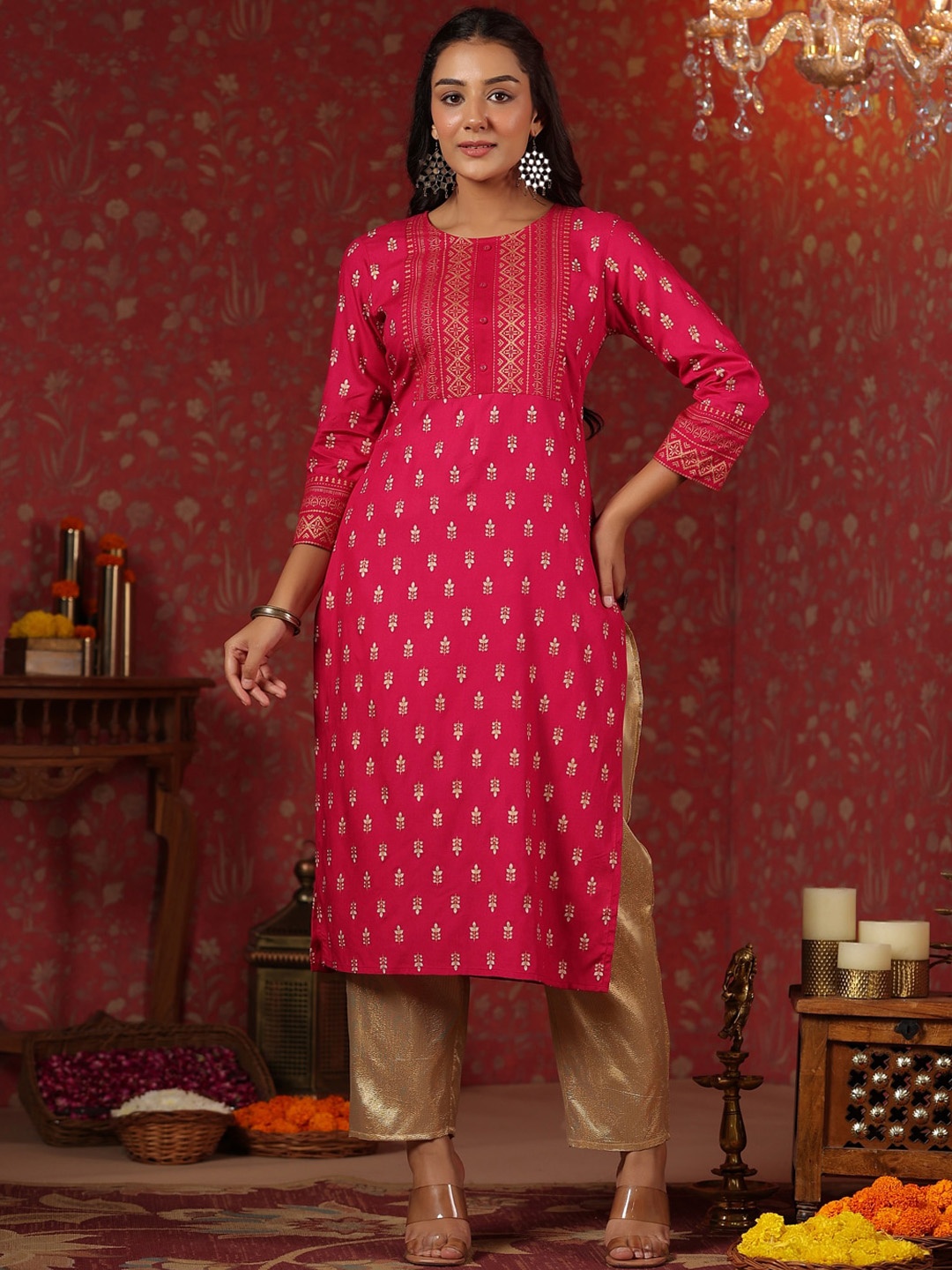 

Ishin Ethnic Motifs Printed Round Neck Straight Kurta, Magenta