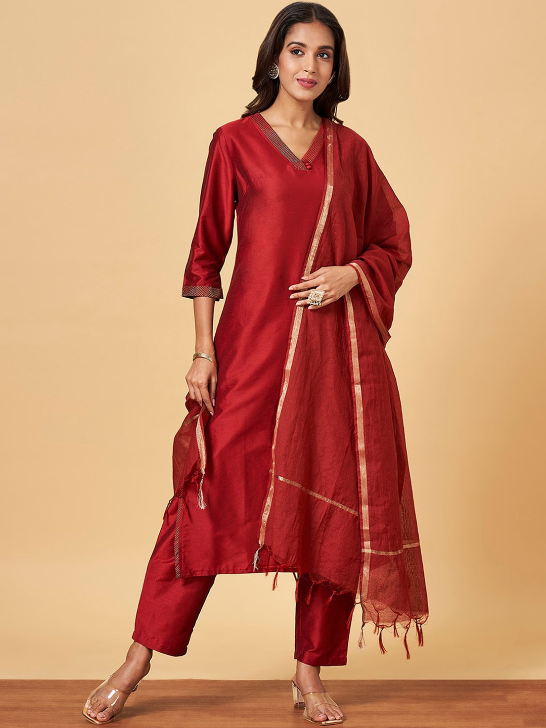 

YU by Pantaloons V-Neck Kurta With Trousers & Dupatta, Maroon