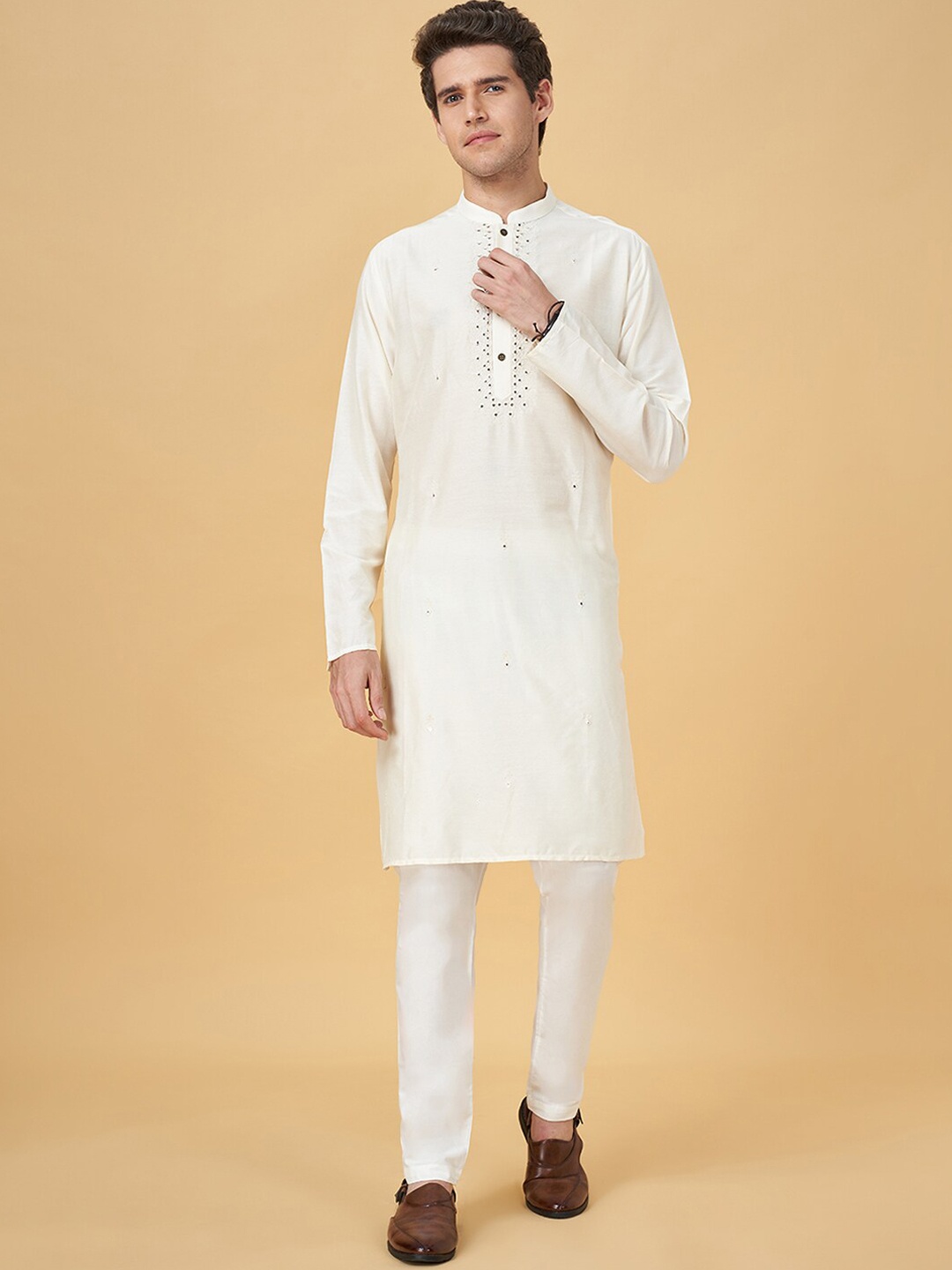 

indus route by Pantaloons Embroidered Mandarin Collar Straight Kurta, Off white